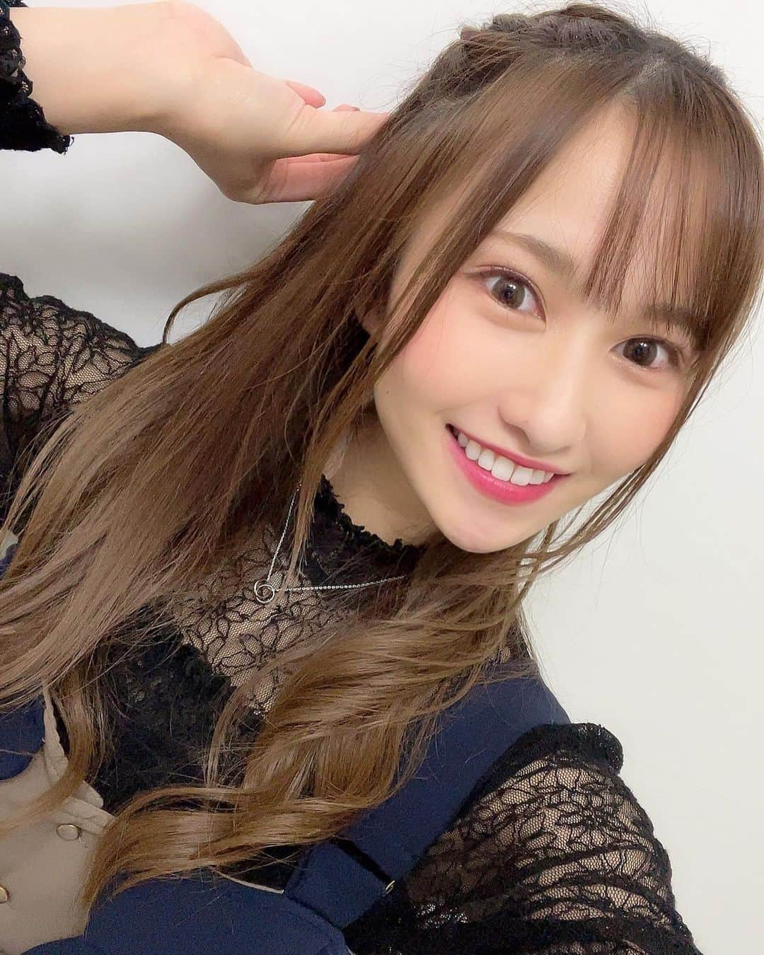 白宮奈々のインスタグラム：「. おはようございますっ！！ . 今週の土曜日30日のイベント、 ちゃんと会いに来てくれますか☺️？？ . 今回会いに来ていただけないと、 本当に後悔しちゃうと思います。。。 なので後悔しないように絶対会いに来てねっ❤️ ↓ ↓ ↓ ❤️発売&イベントのお知らせ❤️ デジタル出版さんよりDVD写真集「競これ」を 発売させていただくことになりました！！ . そして、それに伴い発売イベントもございます☺️ . ◆日時:10/30(土) 1部11:30～/2部13:30〜 ◆場所:駿河屋秋葉原本館8階 ◆詳細:https://www.suruga-ya.jp/events/detail/334 (ハイライト『発売イベント』よりリンクへ飛べます。 . . . ❤️写真集『ビキニパークへようこそ』発売中❤️ . ❤️トレーディングカード発売中❤️ . . . #ミスFLASH2020 #グラビアアイドル  #グラビア #アイドル #グラドル  #グラドル自画撮り部  #gravureidol #idol #gravure  #モデル #model  #童顔 #水着 #bikini  #japanesegirl #japaneseidol  #sexybody #bikinigirl #asiangirls  #asian #asianbeauty #asiansexy  #glamour #ig_japan #igers #picoftheday  #ランジェリー #lingerie #cosplay」