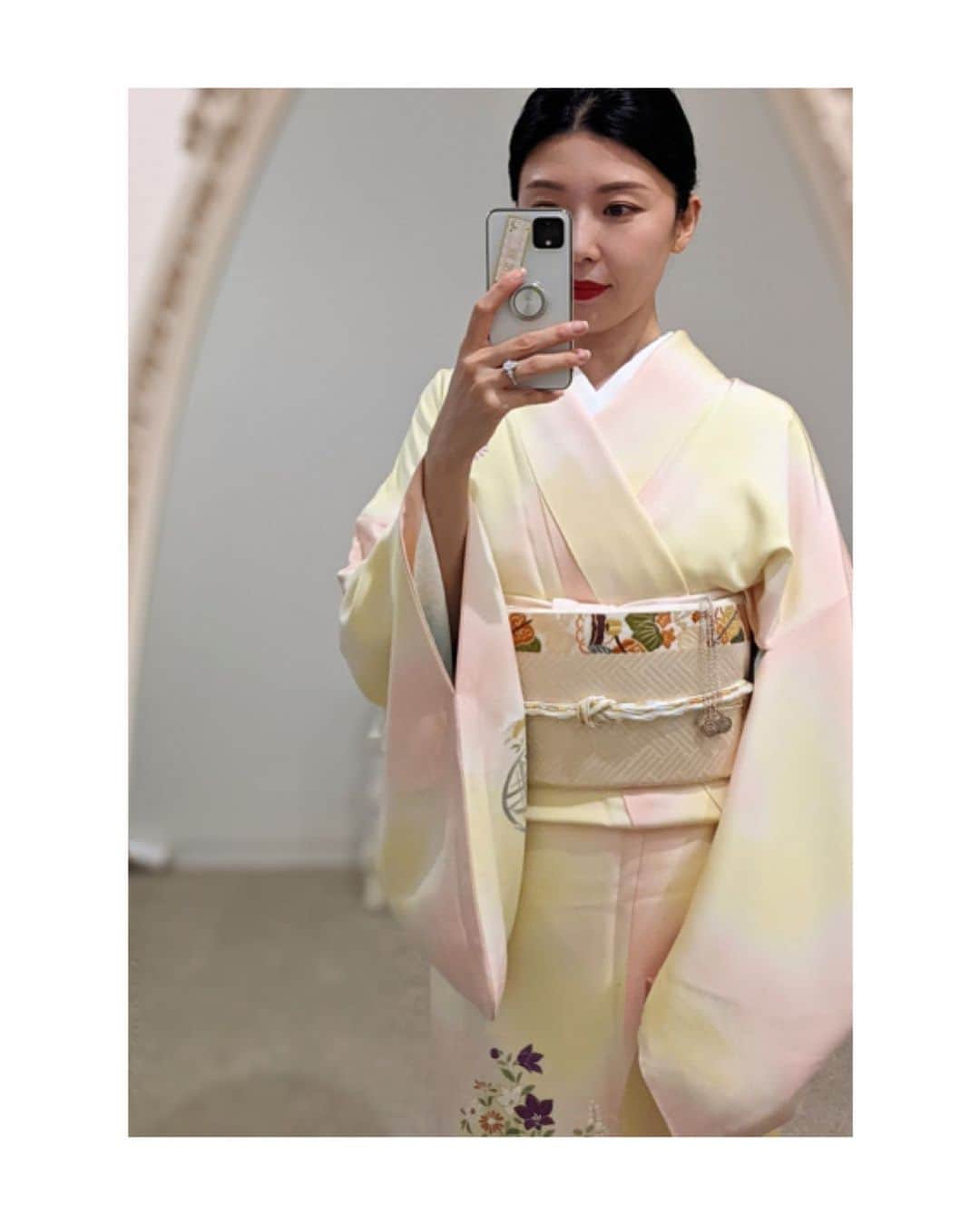 川村亜紀さんのインスタグラム写真 - (川村亜紀Instagram)「10月に入り、袷の付け下げを着ました。 ＊鏡に向かい撮影しておりますゆえ、反転して写っております。 #歌舞伎 をはじめ #お着物 や #日本の伝統 が長く守られ受け継がれますように。 #kimono #kimonocordinate #japanesekimono #japanesetradition #beautifultradition #lovekimono  #instakimono #기모노  #お着物 #日本の伝統 #お着物コーディネート #着物コーディネート  #お着物と帯 #お着物の魅力  #袷 #袷の付下げ #付け下げ #袋帯 #ぎをん齋藤 さん #に志田 さん #亜紀の和装記録」10月28日 9時25分 - _aki1015_
