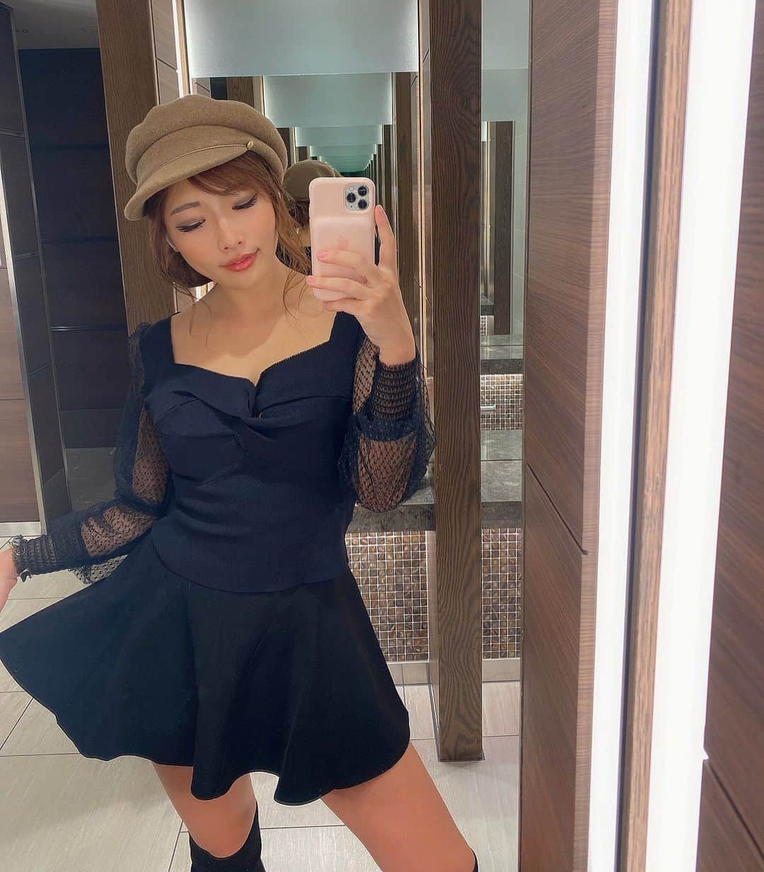  りさぶーのインスタグラム：「よくカフェとかで 推しの写真とかグッズと写真撮ってる女子見かけるけどあれどういう意味なん？そのカフェに推しが来てたってこと？ おばさんに教えて。笑 見かけるたびにずっと不思議で仕方なかった🥺」