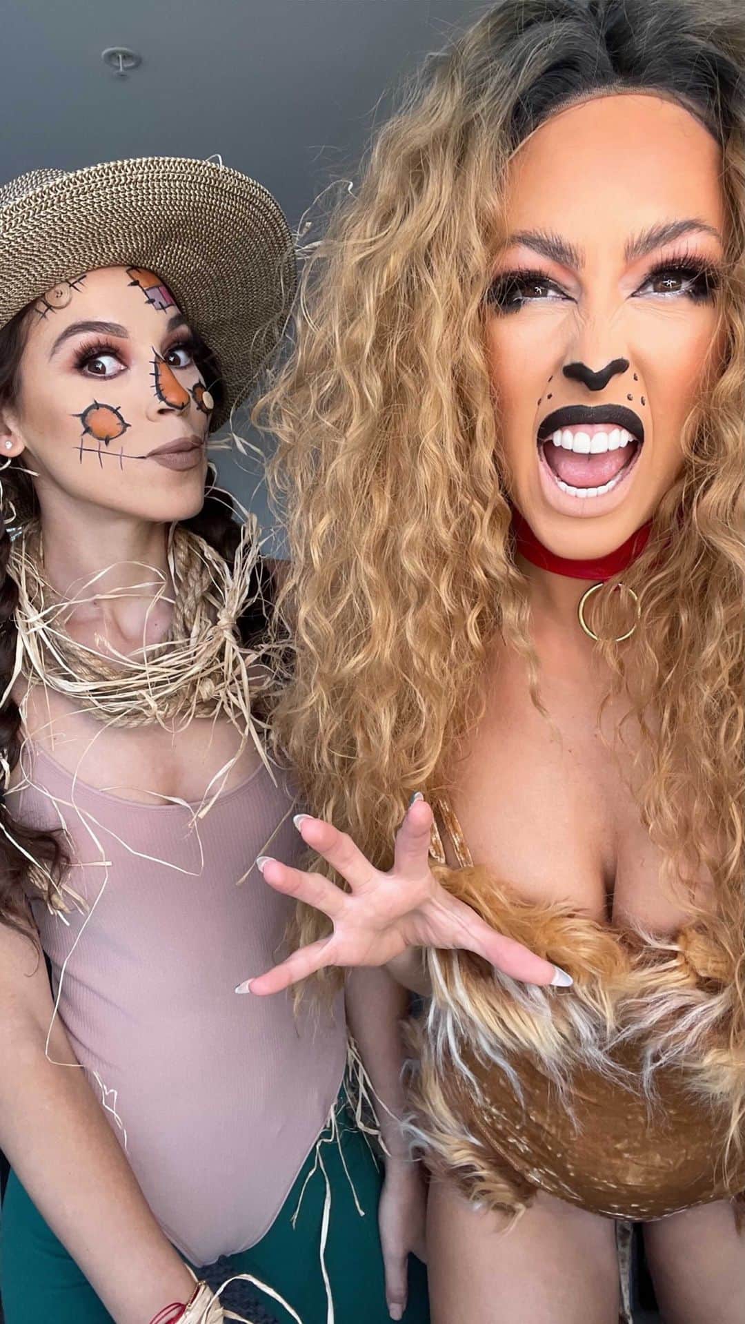 ホープ・ビールのインスタグラム：「WineNFine  9  . Halloween baking with me and @kennasodope watch to see how our cupcakes turned out. . Makeup @mua_vanessa_marie  . #cooking #halloweencostume #wizardofoz」