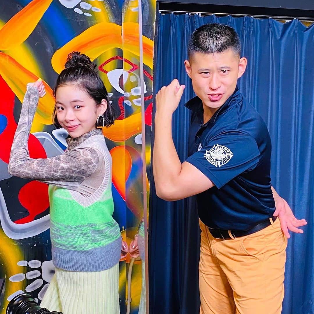 のインスタグラム：「マネージャーいまっさんです。 ⁡ ⁡ 「有吉ゼミ2時間SP」 激辛チャレンジ🔥 関連写真&動画です🎥 ⁡ [ 1 ] ワタリ119さんに ポーズを教えていただきました。 ポイントとして、 “右手を背中に添える” ことを教えていただきバッチリ仕上がりました。 ⁡ [ 2 ] 収録前に、ポーズの自主練も抜かりなく。 ⁡ [ 3 ] ご褒美を堪能🍧 ⁡ 撮れ高ありまして、 「有吉ゼミ」シリーズ つい連投を👀 ⁡ ⁡ #有吉ゼミ #激辛チャレンジグルメ #マネージャーいまっさん」