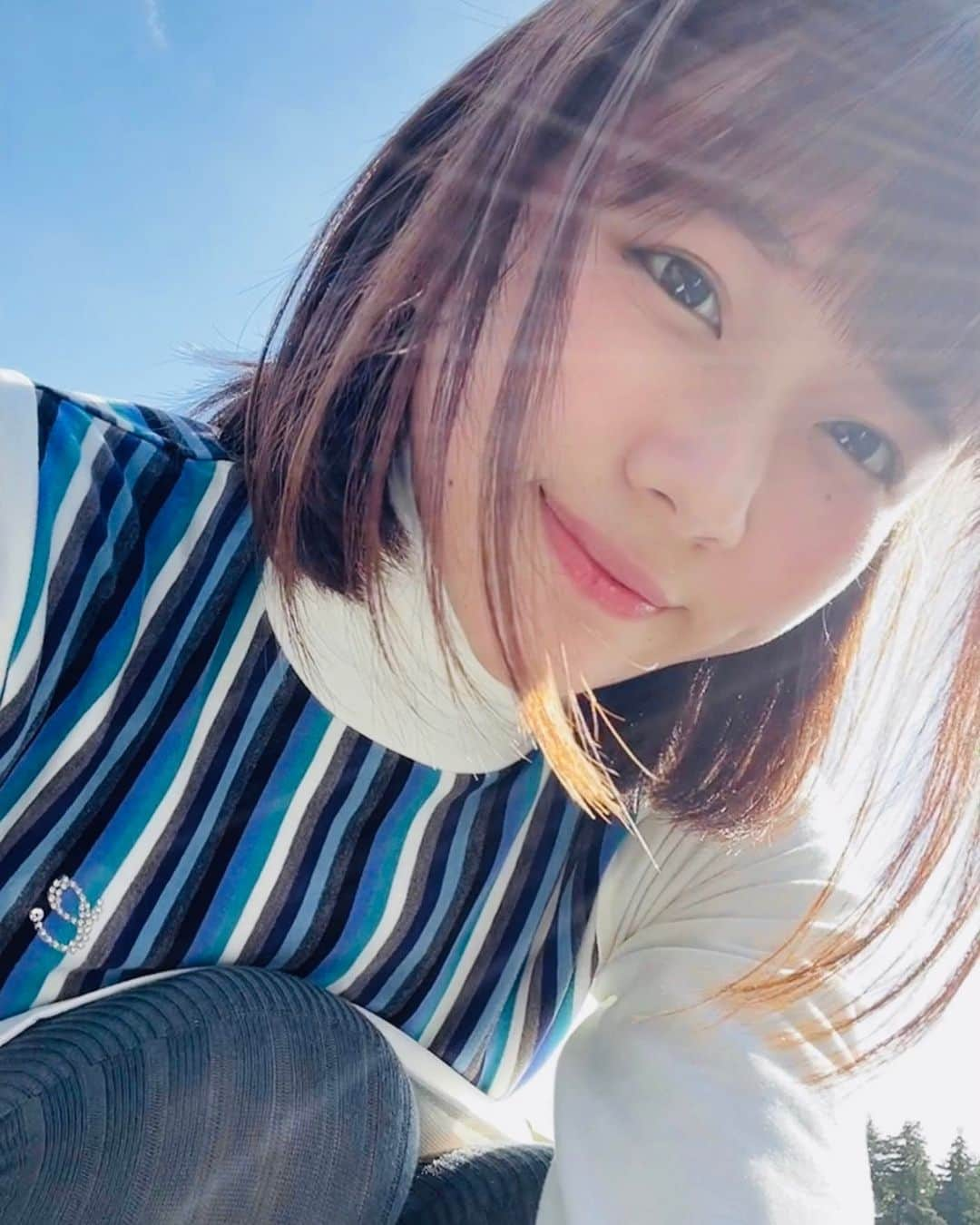 水原ゆきさんのインスタグラム写真 - (水原ゆきInstagram)「秋晴れとはこのことである‼️☀️  今日も良い撮影ができております⛳️ そして明日はとある撮影の衣装合わせもあります、 じじの絵画個展のDM作りもします✨ なにか、やりたいことがあって、やらなきゃいけないことがあるって、 とても幸せだ✏️✨  それにしても、ヒートテックキャミにヒートテックにタートルネックにヒートテックニーハイに、 ホカロン３つは、 今日は暑すぎる‼️‼️‼️‼️笑  #中井学ゴルフチャンネル #中井学 #堀尾研仁 #水原ゆき #ゴルフ女子 #俳優 #年内100切り #浜野ゴルフクラブ」10月28日 12時39分 - 12yuchan14