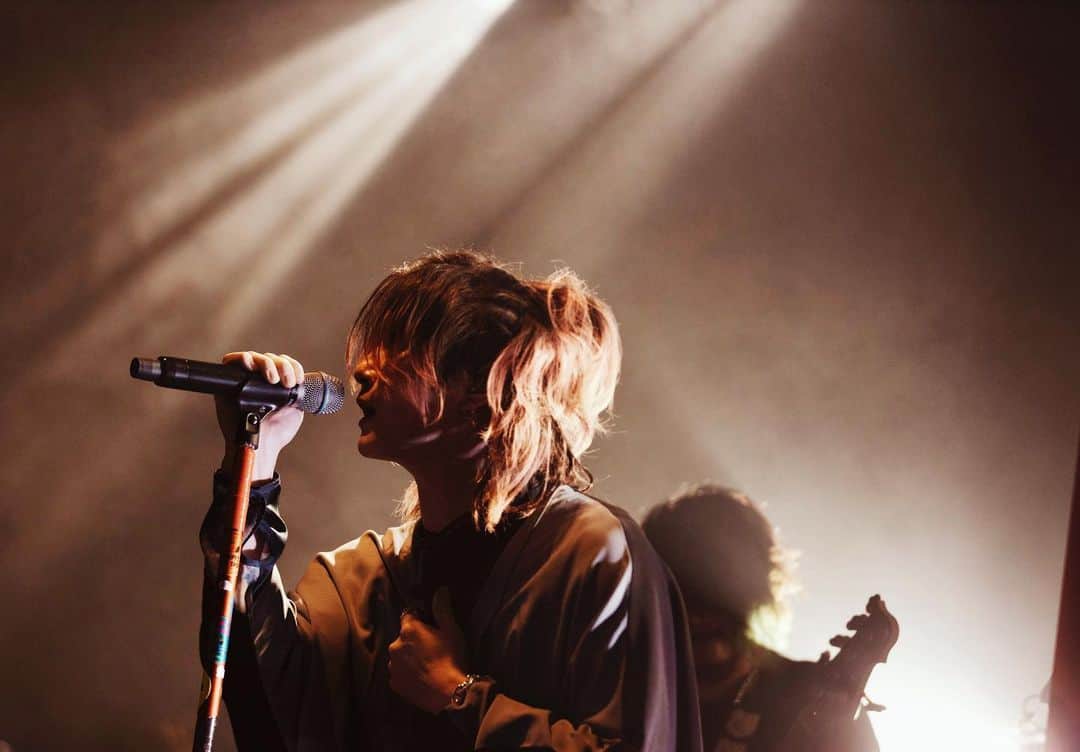 あらきのインスタグラム：「#HETERODOXTOUR 名古屋公演‼️ モモンガ衣装のワッチ 自撮り撮るの忘れたんでこれで勘弁してケロ😮‍💨🤟🏻」