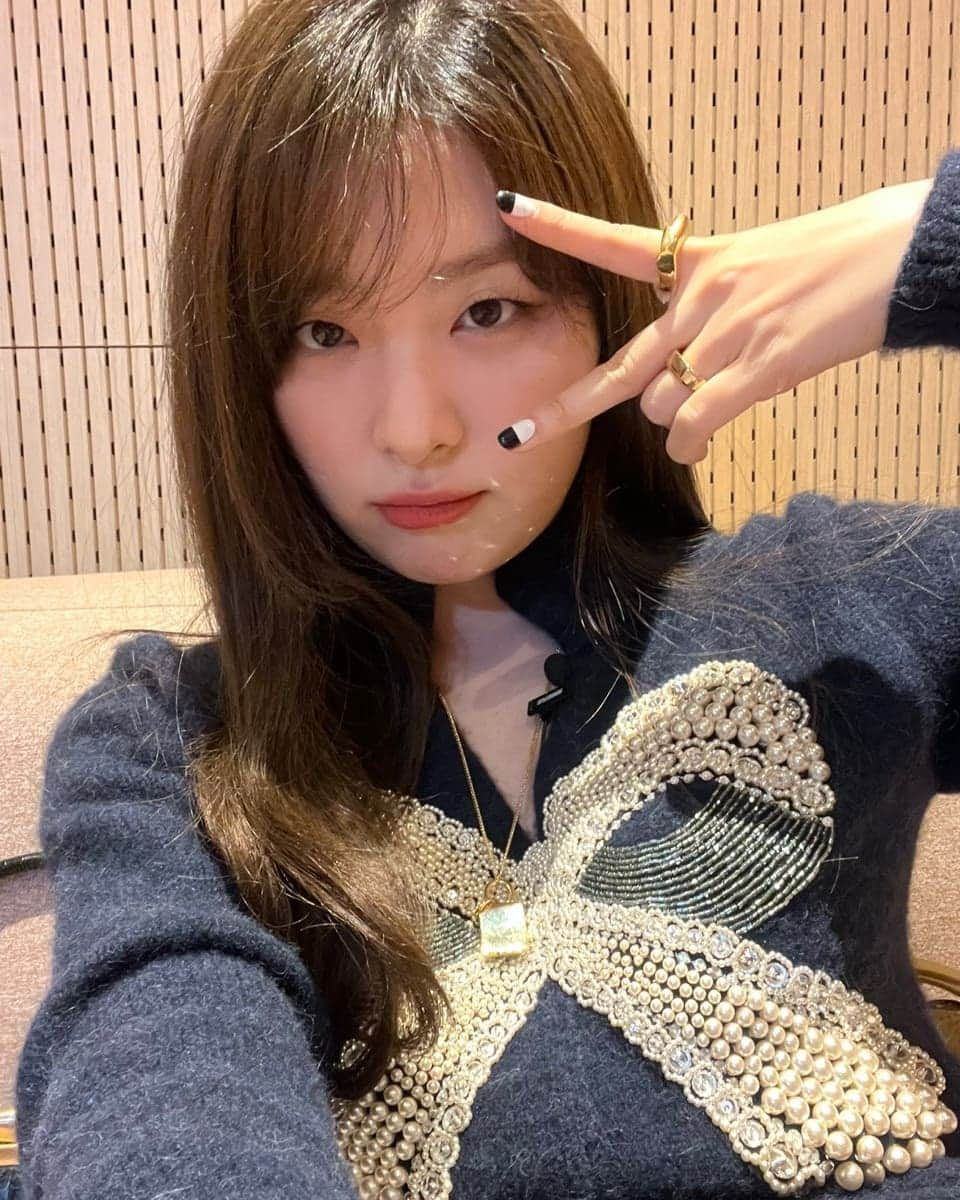 Red Velvetさんのインスタグラム写真 - (Red VelvetInstagram)「화요일에 만나요❗😘  #슬기 #SEULGI     #슬기집 #슬기zip  #레드벨벳 #RedVelvet @hi_sseulgi」10月28日 23時25分 - redvelvet.smtown