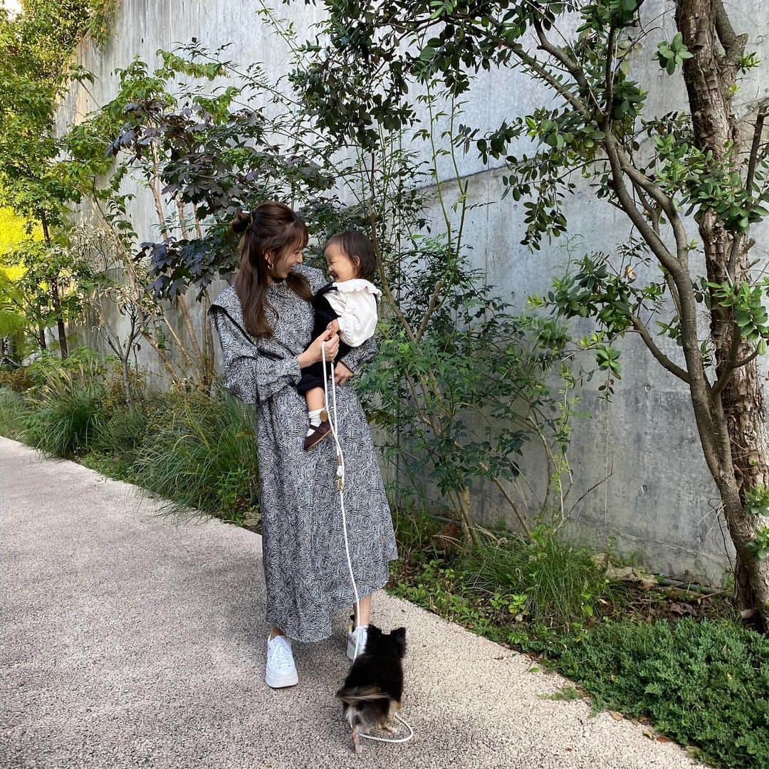 前田ゆうのインスタグラム：「ゆったんとお散歩びよりやったのでおさんぽしてきたよ〜😉 まはりんともめちゃくちゃなかよしです＾＾❤️❤️ほんといやされまくったぁ😌 お忙しい方はぜひお子さんお任せください😌✌️」