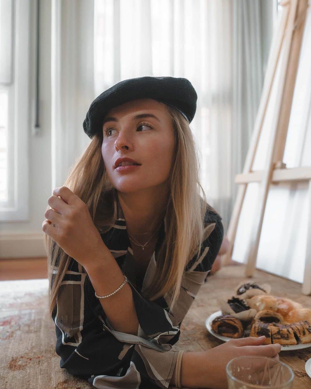 Sophie Wilsonのインスタグラム：「When in France 🥐😋」