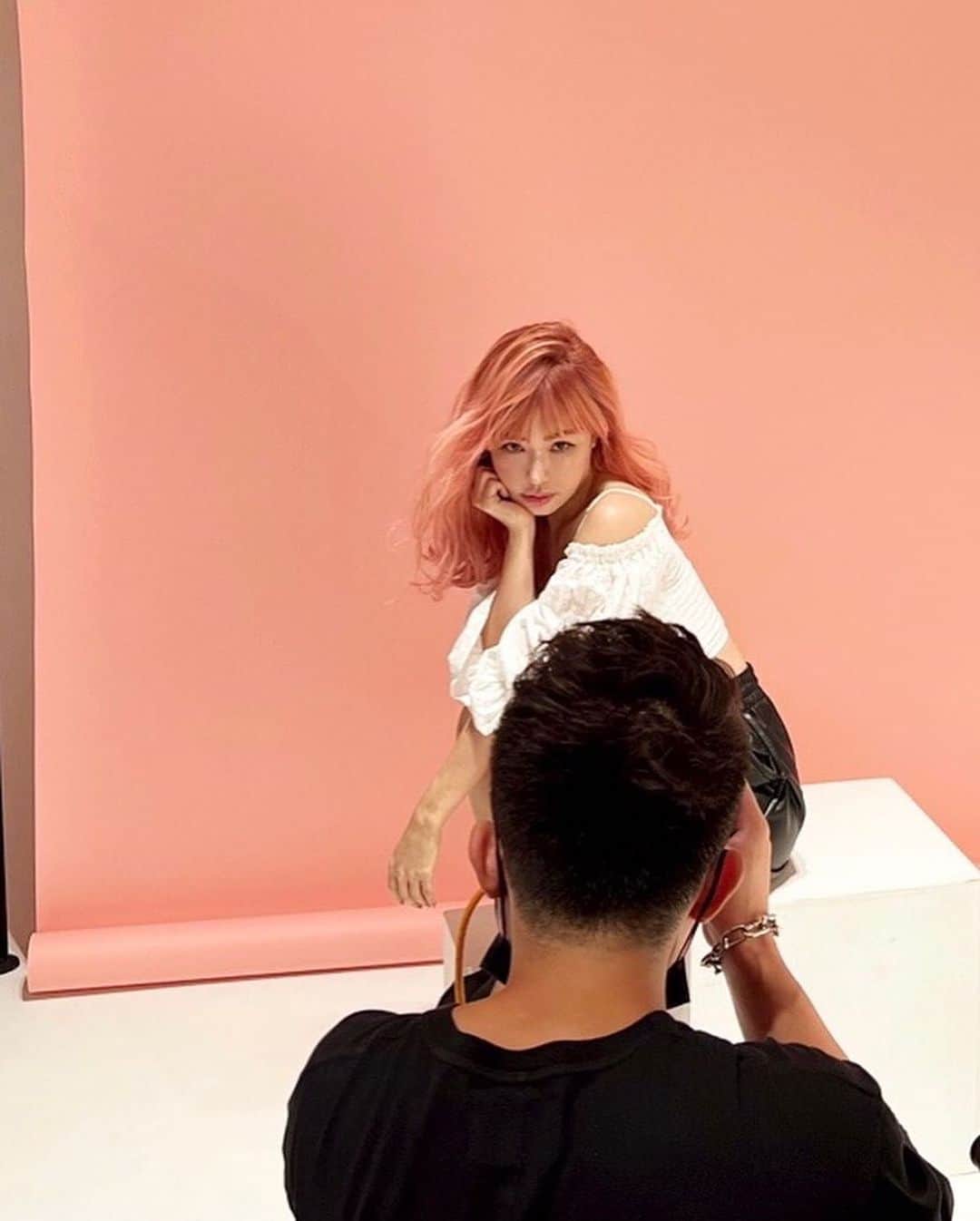 平子理沙さんのインスタグラム写真 - (平子理沙Instagram)「今日は朝から、あるプロジェクトの撮影をしました❣️❣️ どんなプロジェクトか、 もう直ぐ発表出来ると思うので 楽しみに待っててね🥰 - Photographer @xxxsei00 - Styling @kazuemizushima  - Hair&Makeup @george828   #photoshoot#lifestyle #fashion #beauty #risahirako #平子理沙」10月28日 15時40分 - risa_hirako