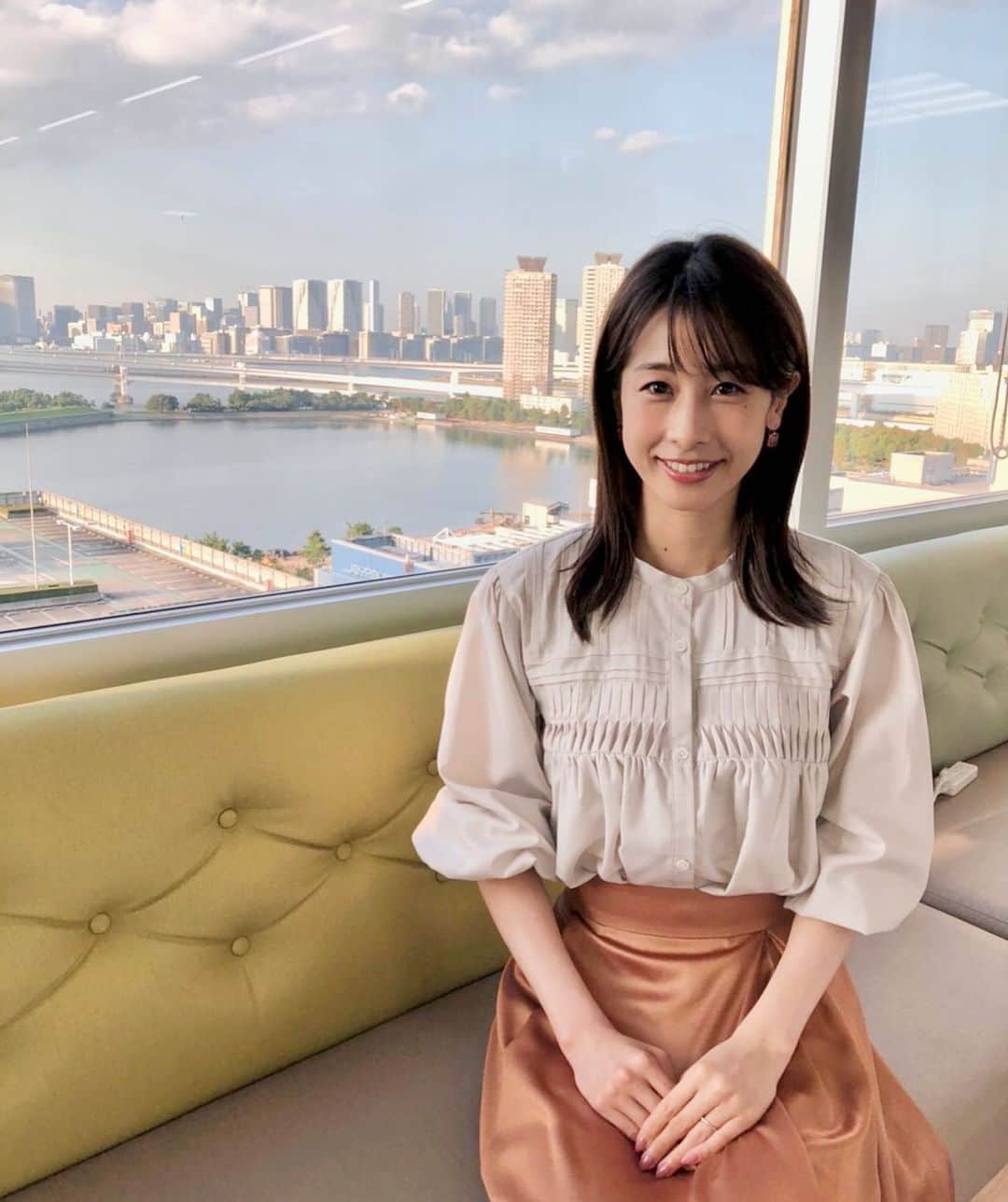 フジテレビ「プライムニュース イブニング」さんのインスタグラム写真 - (フジテレビ「プライムニュース イブニング」Instagram)「#イット ！は 15時45分スタートです   ●#家計 を直撃…迫る #値上がりの冬 ●#藤井三冠 の「 #王位 」就位式を速報 ●#定番お菓子 が進化…ファン悲鳴!?  ●まだあった！関東の“ #開かずの踏切 ”緊急取材　遮断棒を完全無視で“無法地帯”危険な瞬間も   最新のニュースをお届けします #加藤綾子 @ayako_kato.official #榎並大二郎 @enami_daijiro   #木村拓也 @takuya.kimura0801   #石本沙織   #古市憲寿   #ガチャピン @gachapin_official #三井良浩   #小澤陽子 @yoko.ozawa729 #フジテレビ #アナウンサー 公式HP：https://www.fujitv.co.jp/livenews_it/ FNNプライムオンライン：https://www.fnn.jp/」10月28日 15時44分 - livenews_it