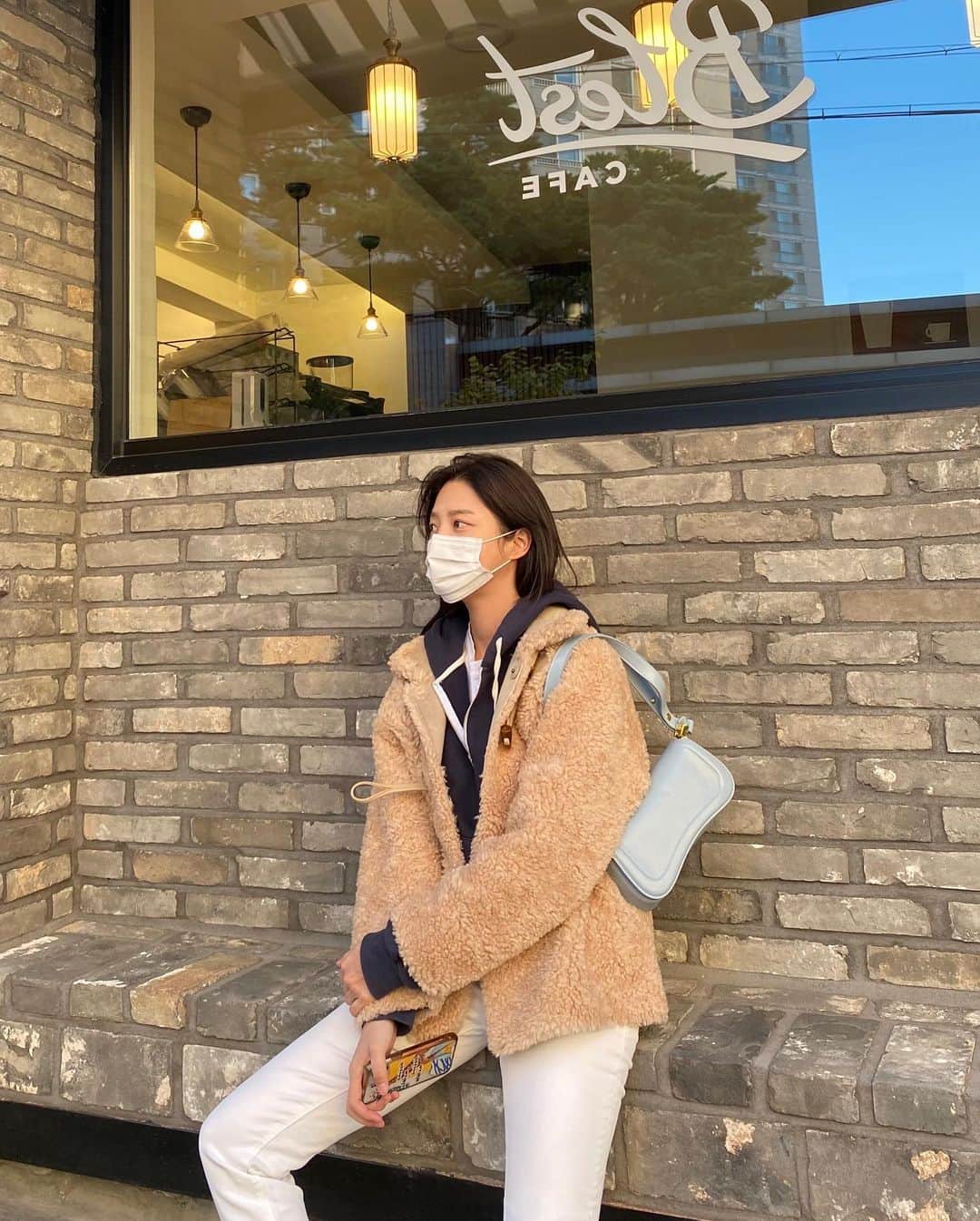 のインスタグラム：「오랜만에 만났어요 완전체🙏🏻😆 메컵 안하고 왔다고 많이 혼남…😅」