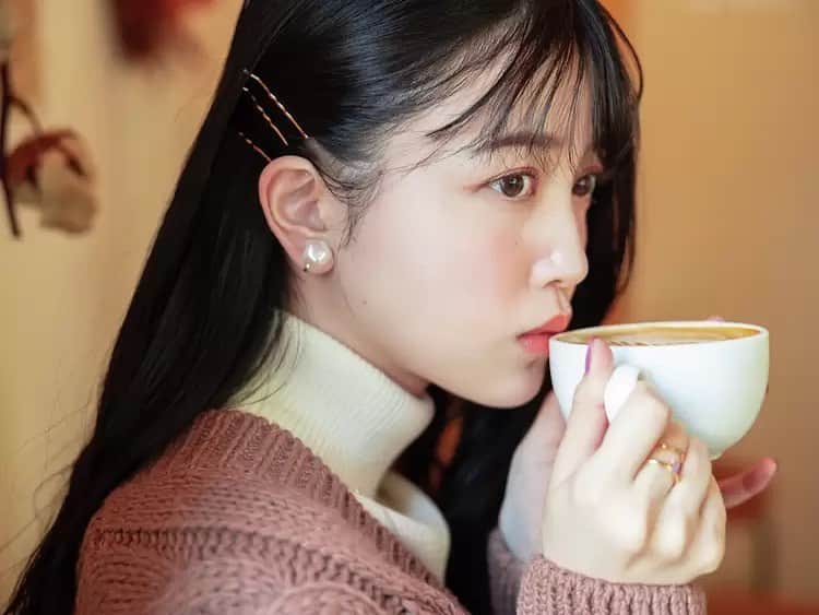 久保史緒里ファンアカウントのインスタグラム：「史緒里さんの横顔が綺麗すぎる(定期) #乃木坂46 #久保史緒里 #久保ちゃん #毎日久保史緒里 #久保ちゃん白すぎ可愛すぎ  #久保史緒里さんしか  #毎日がkuboshioriday」