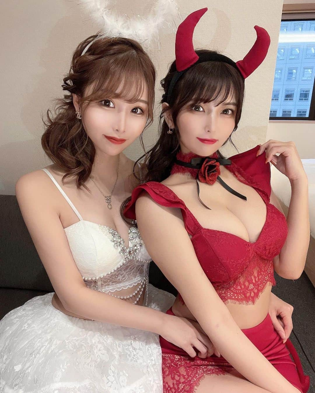 ききまるさんのインスタグラム写真 - (ききまるInstagram)「天使と悪魔👼🏻👿❤️ . . 今年のハロウィンはみんな何するの〜？？ 私はお家でコスプレするよ！！！！🎃 . .  . 　#ハロウィン　#ハロウィンコスプレ #ハロウィン仮装 #ハロウィンパーティー #ハロウィンコス #天使と悪魔 #ホテル女子会　#女子会　#女子会コーデ」10月28日 18時56分 - kikigram_97