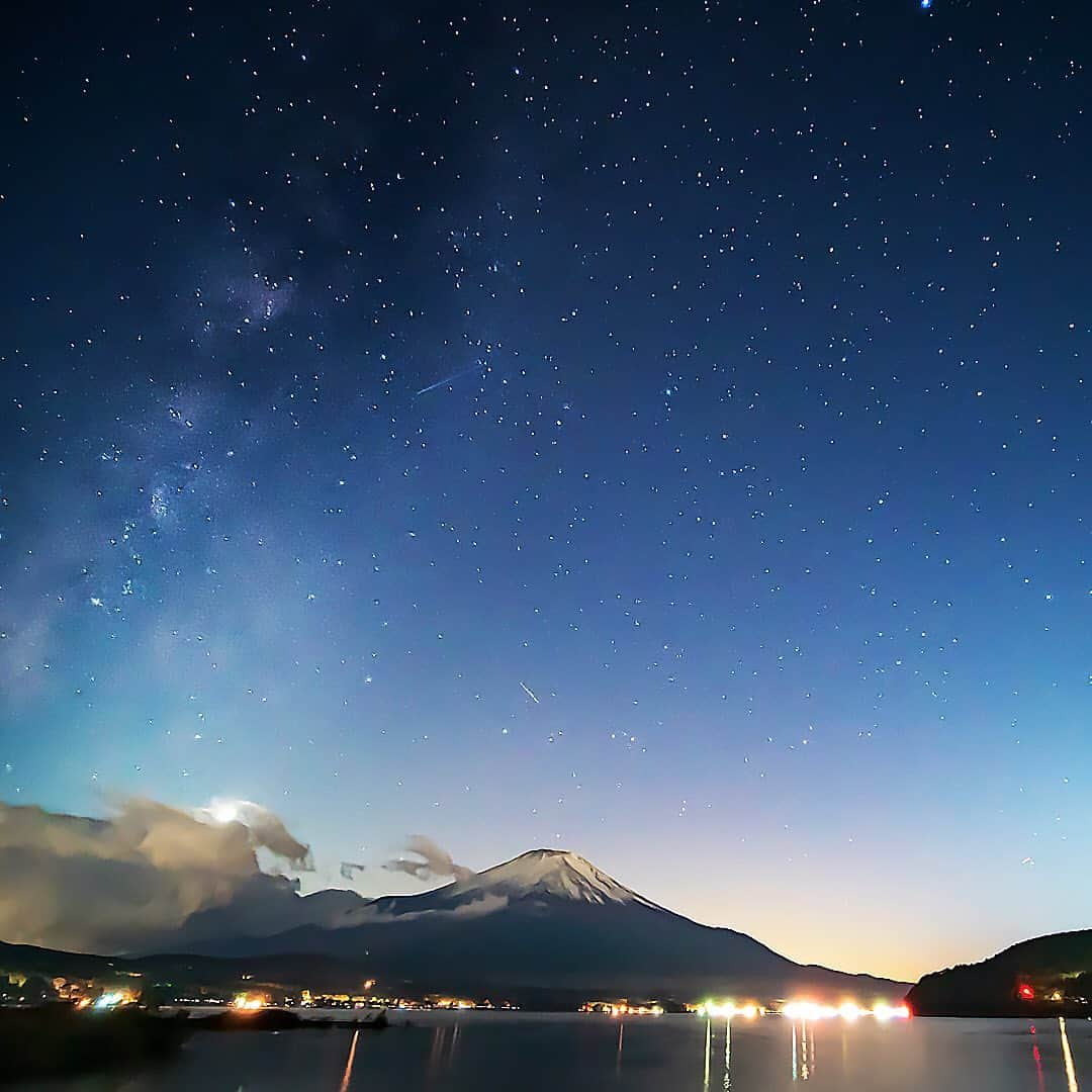 tomohiro koshikaさんのインスタグラム写真 - (tomohiro koshikaInstagram)「#retrip_yamanashi  #milkyway  #富士山🗻  #天の川銀河  #山中湖交流プラザきらら  #山梨県  #tokyocameraclub #yourshotphotographer #snaplace #retrip_nippon #photo_travelers #landscapealma #landscape_love #landscapephotographymagazine #_thisisjapan #icu_japan_ #beautifuleview  #風景画像 #日本の風景🇯🇵 #絶景ジャパン  #日本の風景写真  #日本の風景を世界へ #風景写真が好きな人と繋がりたいたい #風景写真を撮るのが好きな人と繋がりたい」10月28日 19時11分 - tomohiro_koshika