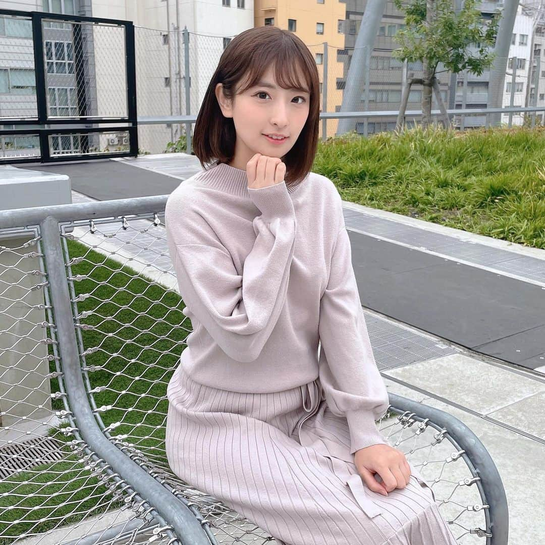 井口眞緒のインスタグラム：「最近の肌のメイクは塗りすぎると浮いてしまうので 下地とコンシーラーだけにしてます。 おすすめのメイク動画とかありますか？ 真似したい…  #渋谷 #宮下公園 #秋コーデ #ボブ#井口眞緒 #アンチエイジング #フォローミー #ダイエット」