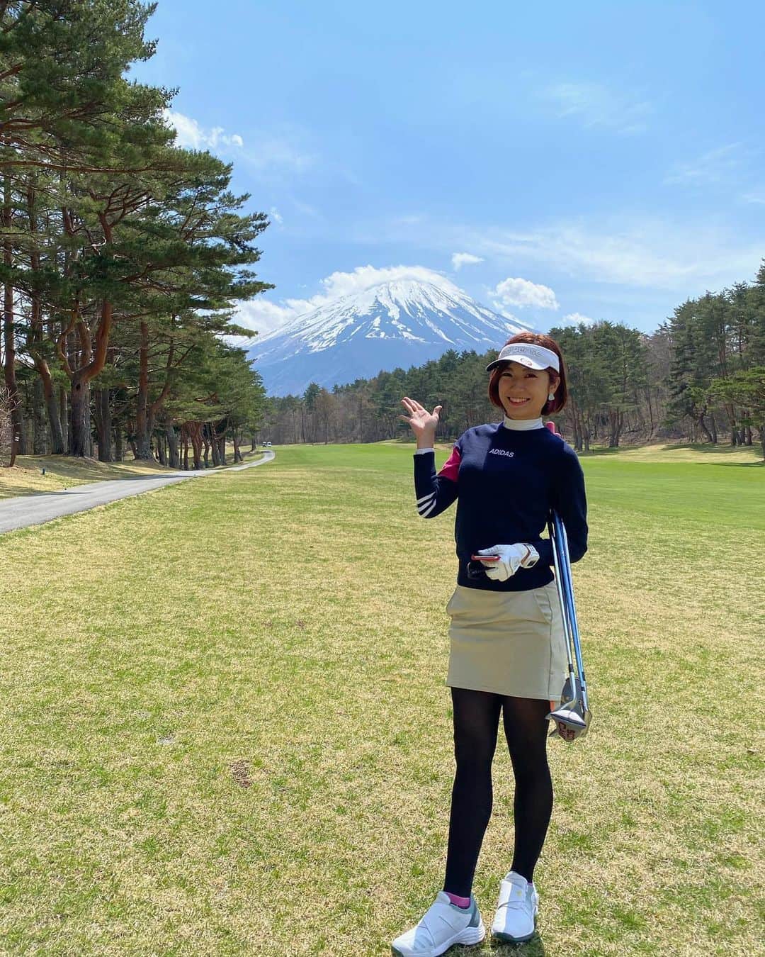 Alyssaさんのインスタグラム写真 - (AlyssaInstagram)「富士山がすごくキレイに撮れたお気に入りの写真🗻✨  来週寒いところに行くので、心の準備が間に合うのか心配です😂  #時差投稿 #髪がボブ #そして顔が丸い😂 #instagolf #golstagram  #ゴルフ #golf #골프연습 #골프 #ゴルフ女子 #女子ゴルフ」10月28日 19時54分 - alyssa_golf