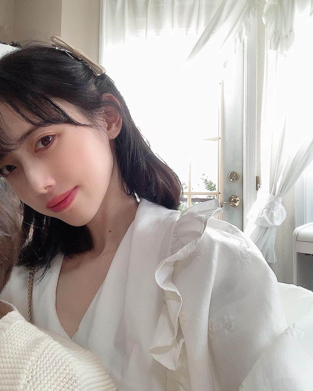 酒元麻衣（まいへー）のインスタグラム：「お久しぶりです💧🥺🤍先日28歳の誕生日を迎えました…🎂相変わらず子育てに必死な日々で👦🏻全然更新出来ていないですがこれからもよろしくお願いします❤︎最近の色々🤳4枚目はお気に入りの写真🤢」