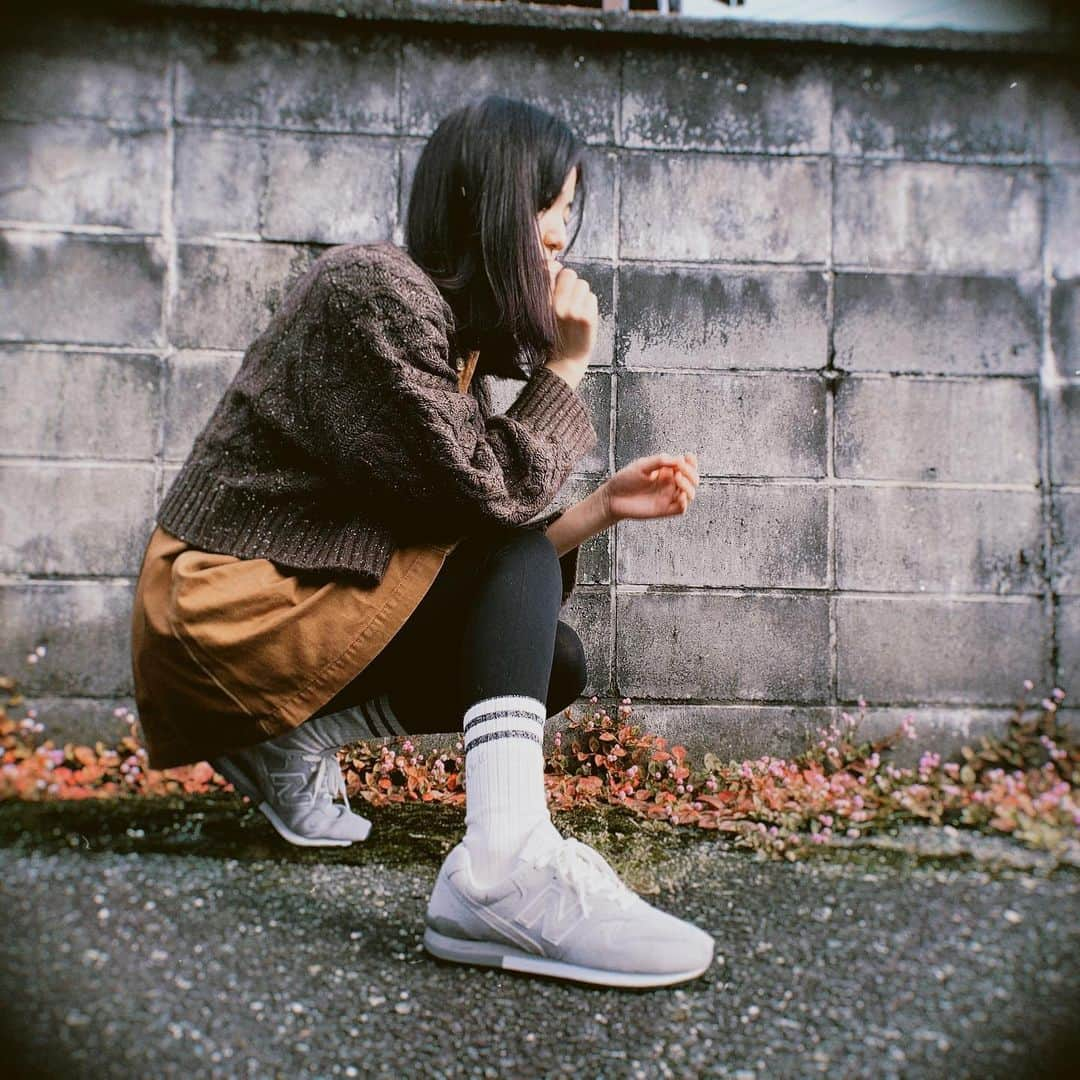 下尾みうさんのインスタグラム写真 - (下尾みうInstagram)「996を履いてお散歩👟🚶‍♀️💓 #ニューバランス  #ニューバランス996」10月28日 22時08分 - miumiu1343