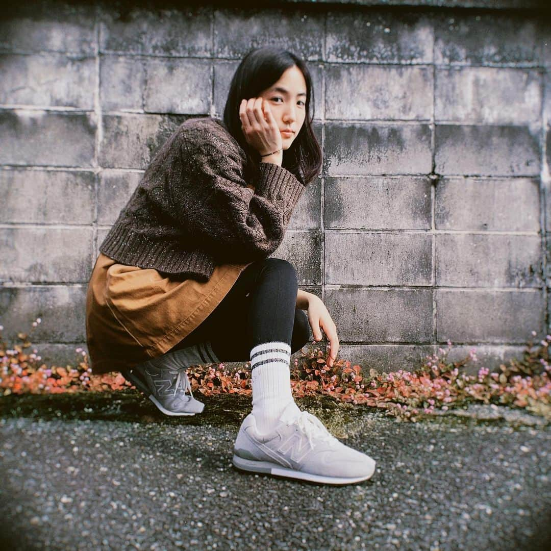 下尾みうさんのインスタグラム写真 - (下尾みうInstagram)「996を履いてお散歩👟🚶‍♀️💓 #ニューバランス  #ニューバランス996」10月28日 22時08分 - miumiu1343