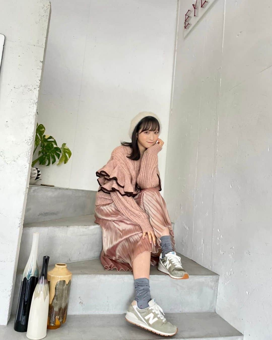 小栗有以さんのインスタグラム写真 - (小栗有以Instagram)「ニューバランス996👟🍂🤍  かわいい~~  #ニューバランス996#スニーカー #KHAKI(LU2)」10月28日 22時19分 - yuioguri_1226