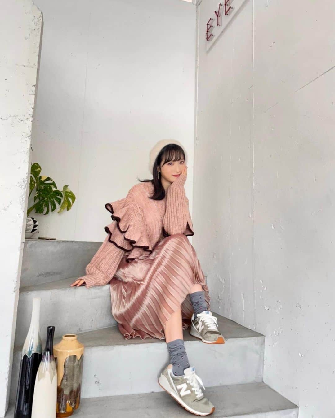 小栗有以さんのインスタグラム写真 - (小栗有以Instagram)「ニューバランス996👟🍂🤍  かわいい~~  #ニューバランス996#スニーカー #KHAKI(LU2)」10月28日 22時19分 - yuioguri_1226