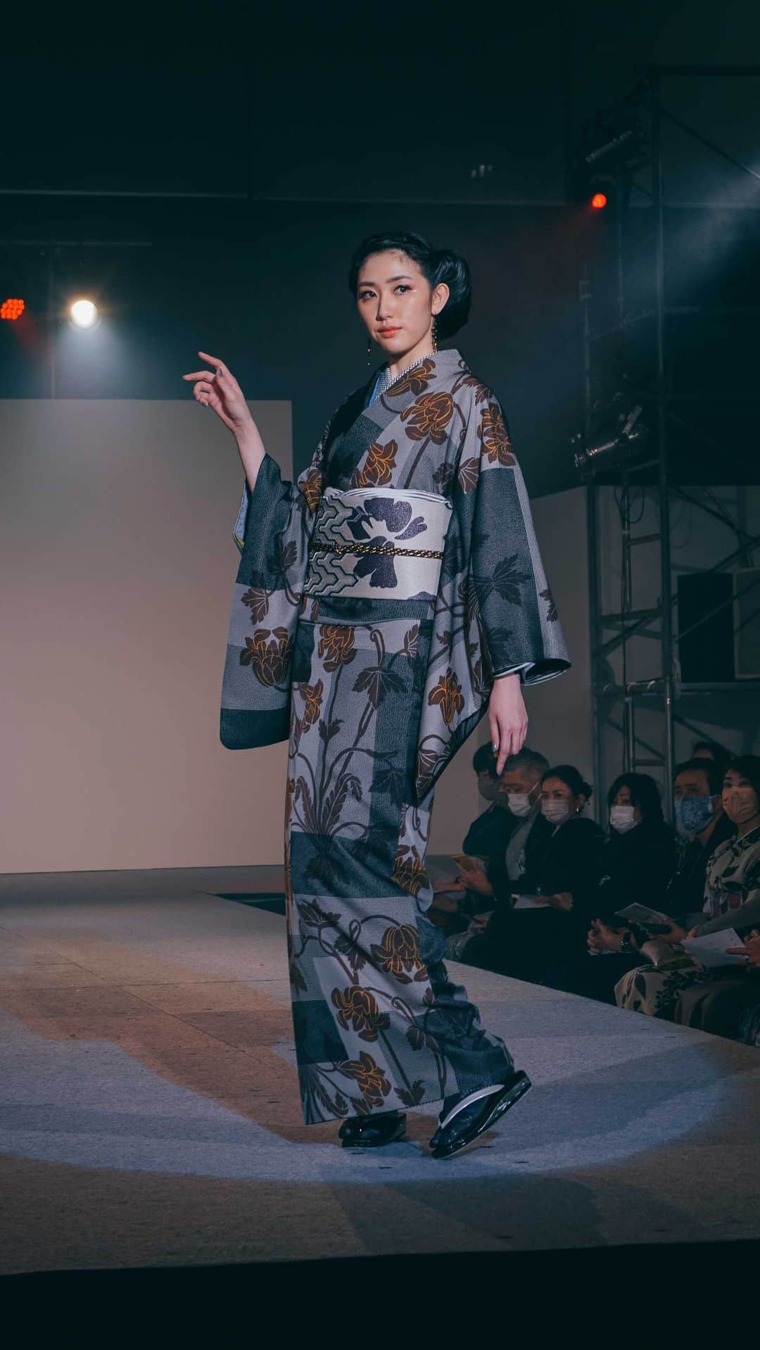 Anji SALZのインスタグラム：「「Urban BEIGE」the full new kimono collection by @jotaro_saito_ginzasix / @saitojotaro ⚡️⚡️⚡️  Which kimono is your favorite?   最新コレクション「Urban BEIGE」by @jotaro_saito_ginzasix 🙌🏻  気に入りの新作はどれかな？」