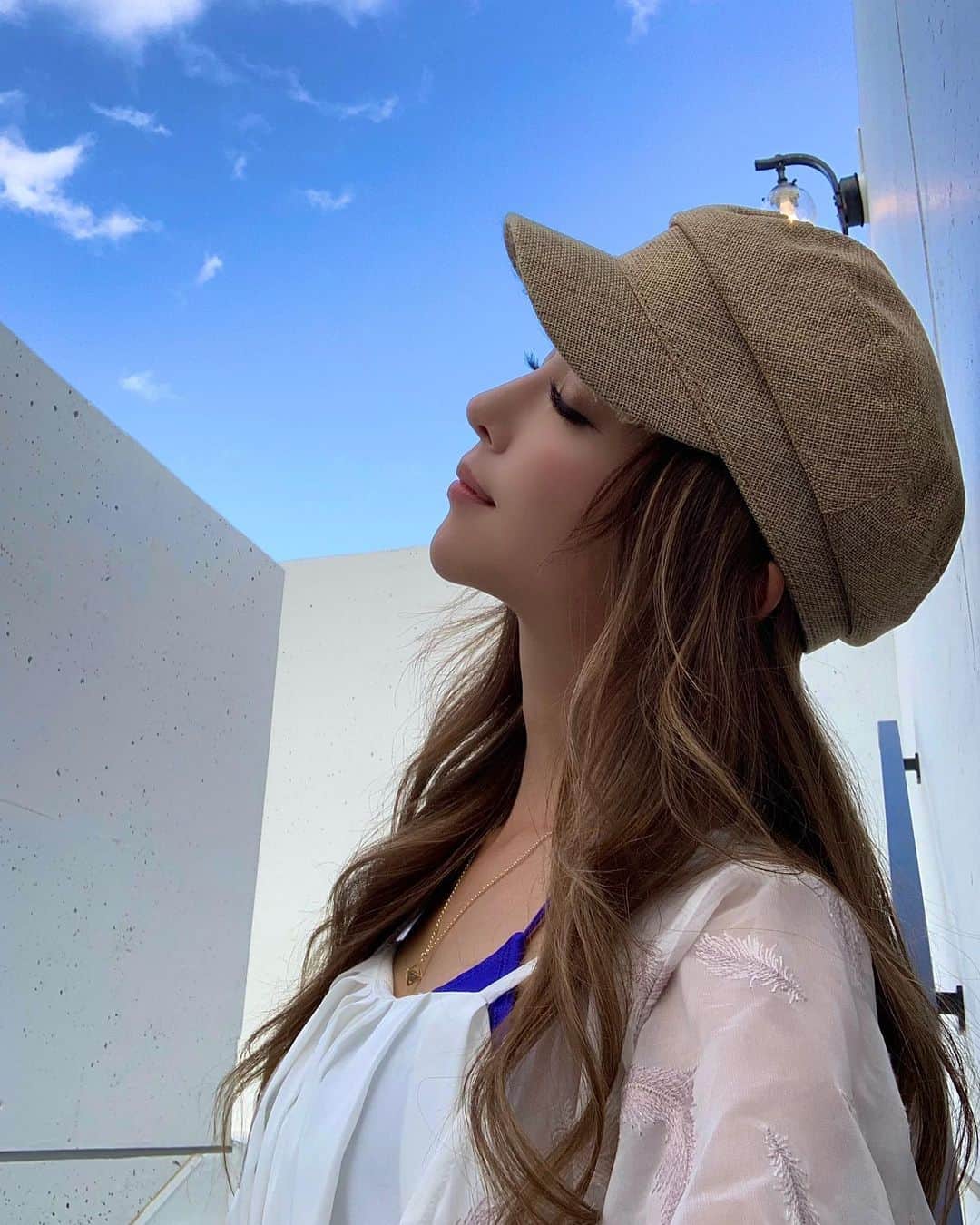 山崎みどりさんのインスタグラム写真 - (山崎みどりInstagram)「雲 なくなった☁️🤍  ────────────────────────── @zenibako_grace  #時差投稿　#zenibako #zenibakograce #北海道#函館 #royalblue #royalbluebikini #instagood #hokkaido#キャスケット#キャスケットコーデ」10月28日 22時23分 - midori_yamasaki_