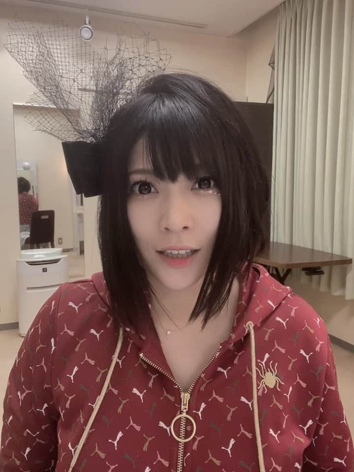 鈴華ゆう子のインスタグラム：「なでしこ桜歌ってみた！ I tried singing “Nadeshiko Sakura”with a cappella🌸 和楽器バンド、大阪は今全国ツアーで来るの2回目！梅田芸術劇場ありがとうございました！ 3階席まで綺麗な紫に染まってて嬉しかったです😢 ひっさびさになでしこ桜歌ってみた！  #和楽器バンド  #鈴華ゆう子  #WGB_infinity   #なでしこ桜  #Wagakkibnd  #yukosuzuhana  #WGB」