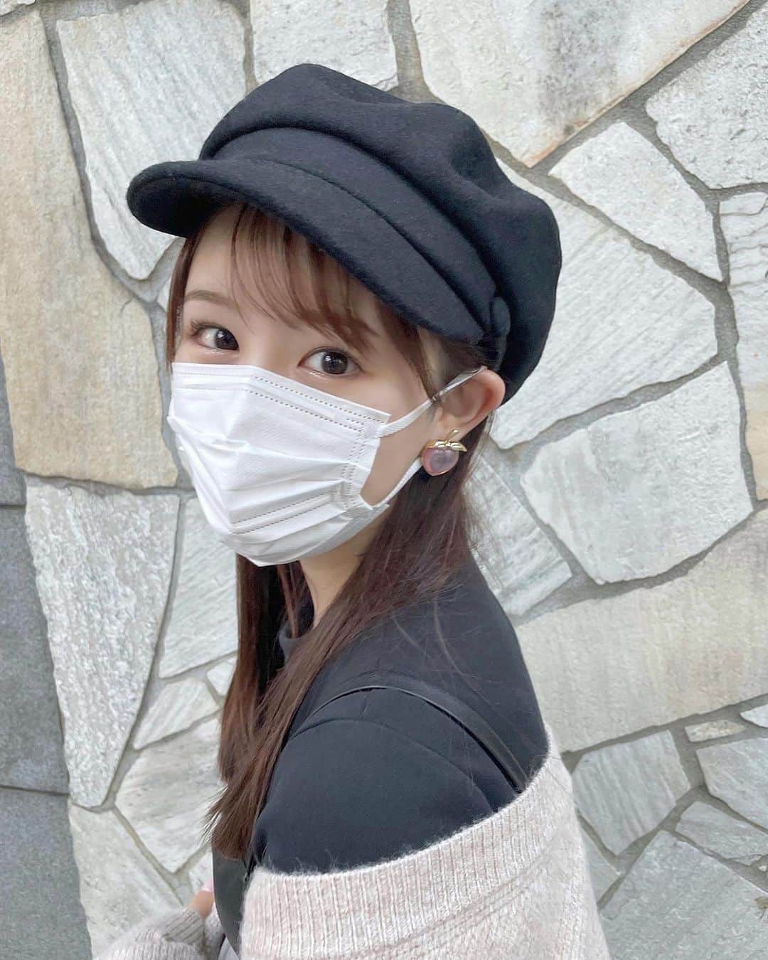 伊藤小春のインスタグラム：「今年はたくさん食べました、桃🍑 ⁡ ⁡ チーズ、生ハム、胡椒…… ⁡ 色々な組み合わせで食べましたが、 やっぱりそのままが一番美味しかったです♡ ⁡ ⁡ #liquem #リキュエム #キャスケット」