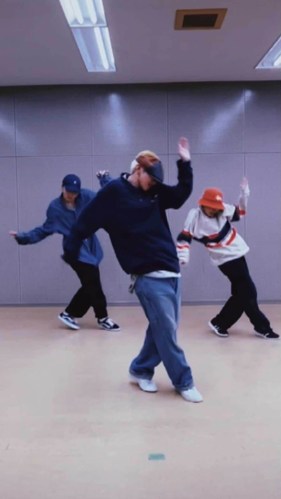 KYOKAのインスタグラム：「Wednesday Vibe 2021 October.  Pt'y Goin on by @mclyte🔥  We enjoy this song so much!! Everyweek was like a PARTY🕺  Keep Dancing Keep Enjoy✨  #baby_g #babyg_jp #dance_bg #polo #poloralphlauren #kyokarb」