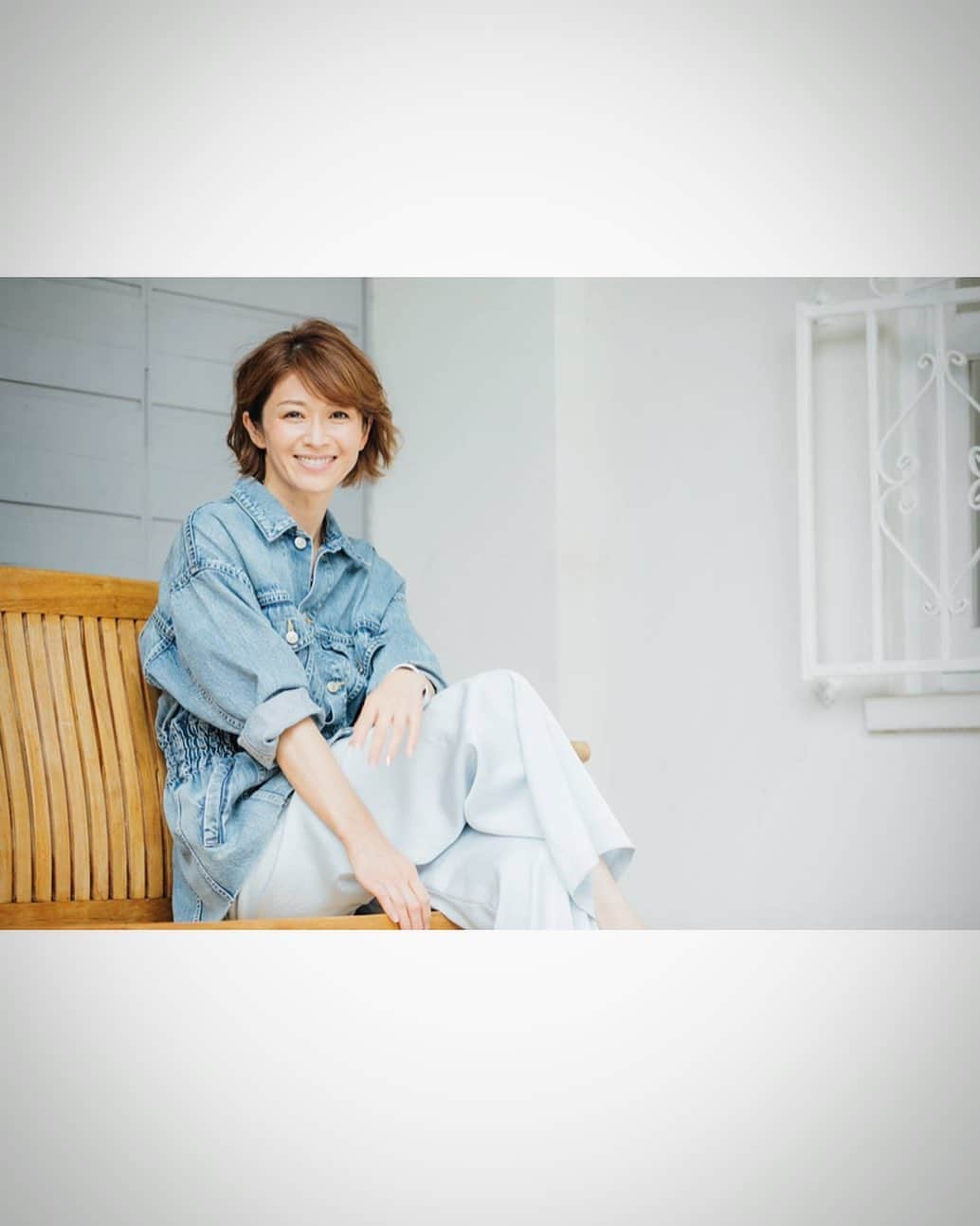 畑野ひろ子のインスタグラム：「7月より、夫婦でアンバサダーを務めている、FYTTE@fytte_jpとGetNavi web@getnavi_magagineの主催する「#カラダココロ整うプロジェクト」で以前からとっても気になっていた森拓郎さんの「リブトレ」の体験をしました！  先生によると、私は首や肩がかたく、それがろっ骨とか骨盤のゆがみにも影響を及ぼしているのだとか。これまで先生の本を見てストレッチをしていたのですが、今回直接教えてもらって、あらためてポイントがすごくよくわかりました。ここで教えてもらったストレッチがすっかり日課になっています。もっと体をラクに動かせるように変わっていくといいな、と思っています！  さらに、お知らせです。この「#カラダココロ整うプロジェクト」のイベントが10月30日（土）13時半からオンラインにて開催されることになりました。これまで3か月間、夫婦で取り組んできたヘルスケア生活についてやリブトレの成果など、たっぷりトークしたいと思います。夫婦で出演しますので、ぜひお時間ある方は見てみてくださいね！  リブトレ記事の詳細やイベントのお申し込みはFYTTEのInstagram（@fytte_jp）のプロフィール欄のURLをチェックしてみてください！」