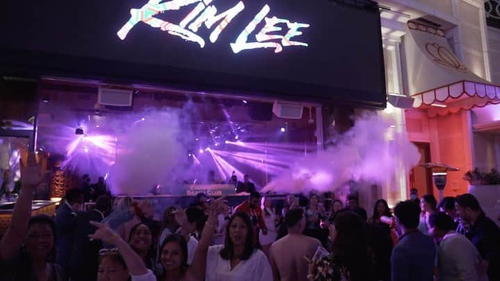 キム・リーのインスタグラム：「Pool Season Never Ends! Catch me this Saturday, October 30th at Encore Beach Club day pool party!   www.WynnNightlife.com  #KimLee #Wynn #EBCVegas #encorebeachclub #SkamArtist #BlingEmpire #Netflix #halloween2021」
