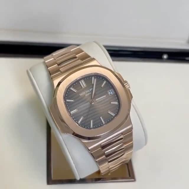 Dirk A. Productionsのインスタグラム：「🔥5711R Patek Philippe MAKE IT YOURS TODAY! DM ME or Text (424) 256-6861」