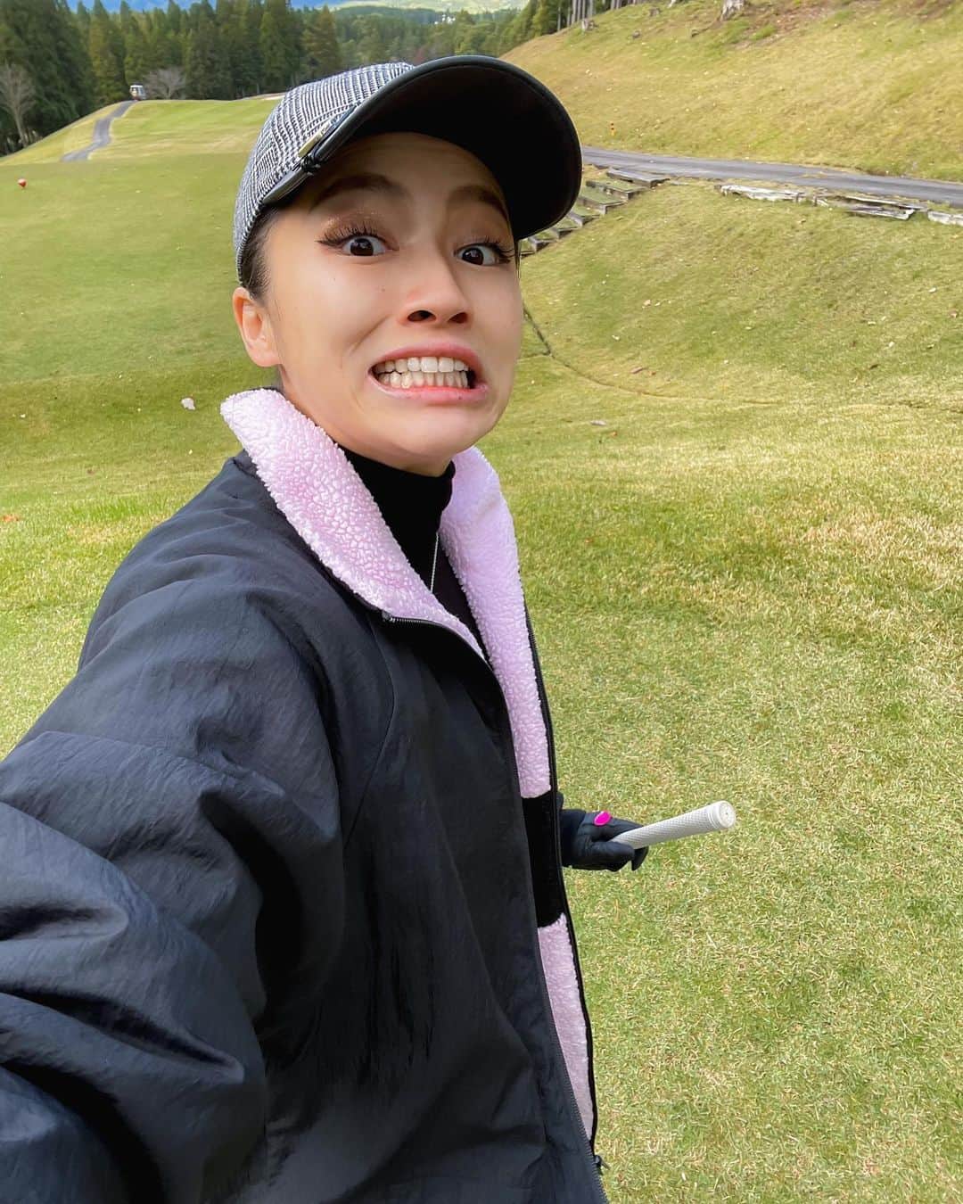 清水香澄さんのインスタグラム写真 - (清水香澄Instagram)「. 急に寒くなったので 体調管理にはお気をつけください🤧  最近のわたしは23時に寝るのが目標です。 睡眠とーっても大事。 オフトゥン大好き😇  #swipeしてね #寒すぎて顔面崩壊 #ゴルフ女子」10月29日 10時14分 - kasumin_0107