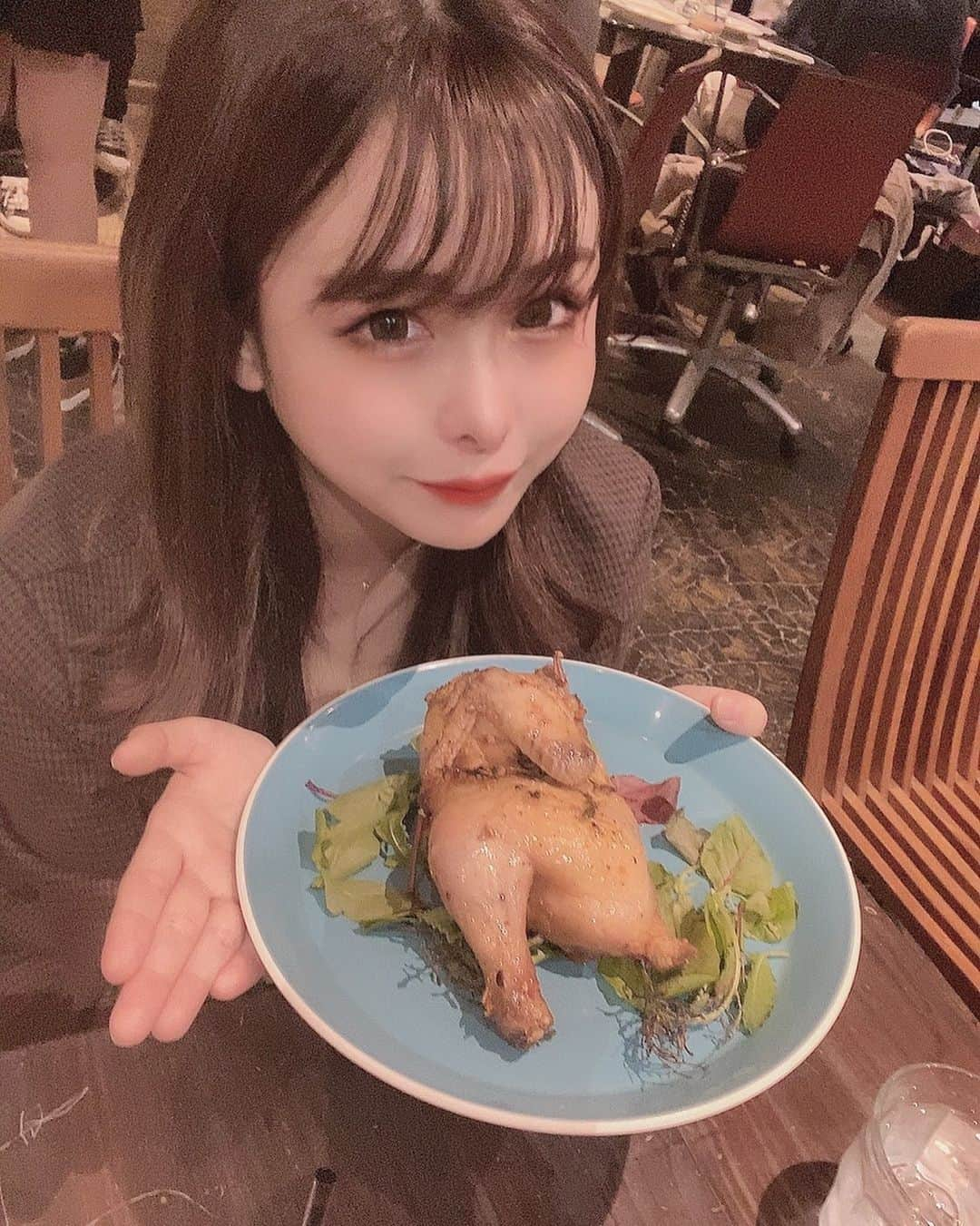 永瀬永茉さんのインスタグラム写真 - (永瀬永茉Instagram)「デカいチキン🐓  りなこ♡ と しなこ♡と合流したの  、 、 、 、  #ロリ系 #ロリ巨乳  #ロリ顔 #大学生グラドル #グラドル自撮り部 #グラドル自撮り #グラビア撮影 #巨乳 #巨乳フェチ  #童顔巨乳  #女子大学生 #撮影依頼はdmで #撮影中 #撮影会イベント #グラビア撮影 #グラビアモデル #オフショ #おっぱい先生 #オッパイ #hカップ #いいね希望 #フォローミー💕 #instagravure #gravureidol_sexylady  #japanesegirlspic #japaneseidols #むちむち女子 #ムチムチ女子 #着衣巨乳」10月29日 18時00分 - nagase_ema