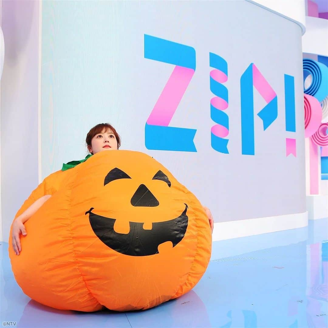 ZIP!さんのインスタグラム写真 - (ZIP!Instagram)「🎃  #今週もお疲れさまでした。 #来週もよろしくお願いします。  #happyhalloween  #ハロウィン #仮装 #halloween  #水卜麻美 #カボチャ #ジャックオランタン #ZIP!🎀」10月29日 18時54分 - ntvzip