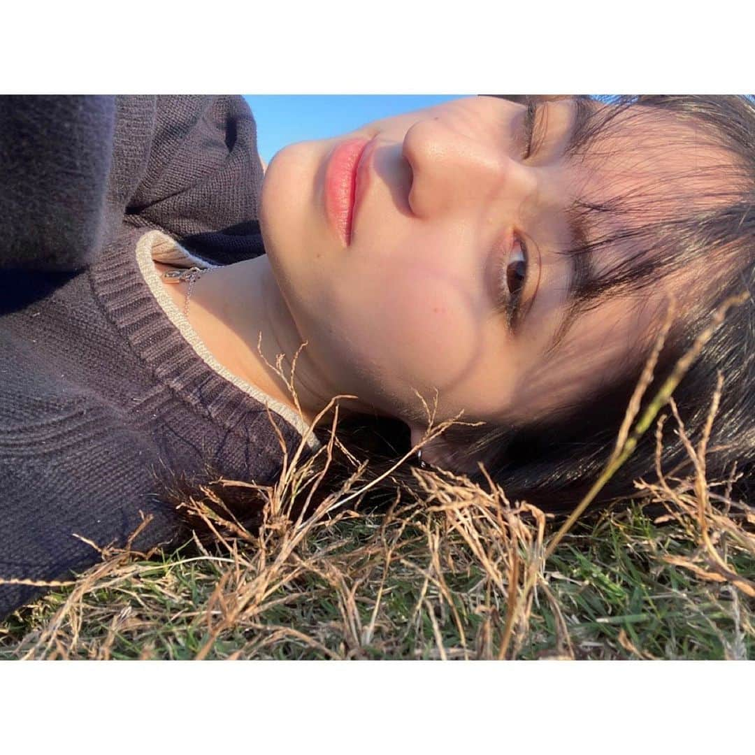 木内舞留さんのインスタグラム写真 - (木内舞留Instagram)「天気が良くて寝転がった日🌿☀️」10月29日 19時11分 - maru_kiuchi_official