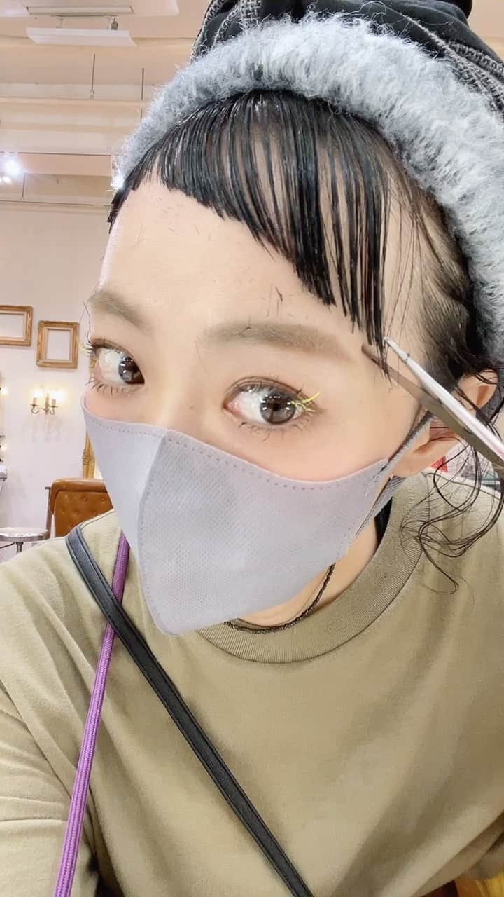 のインスタグラム：「メイク直し的な前髪直し💓😋✂️ . 久しぶりに動画に残しときます💓 . #switchmanami  #前髪カットは美容師さんにしてもらってくださいね💓」