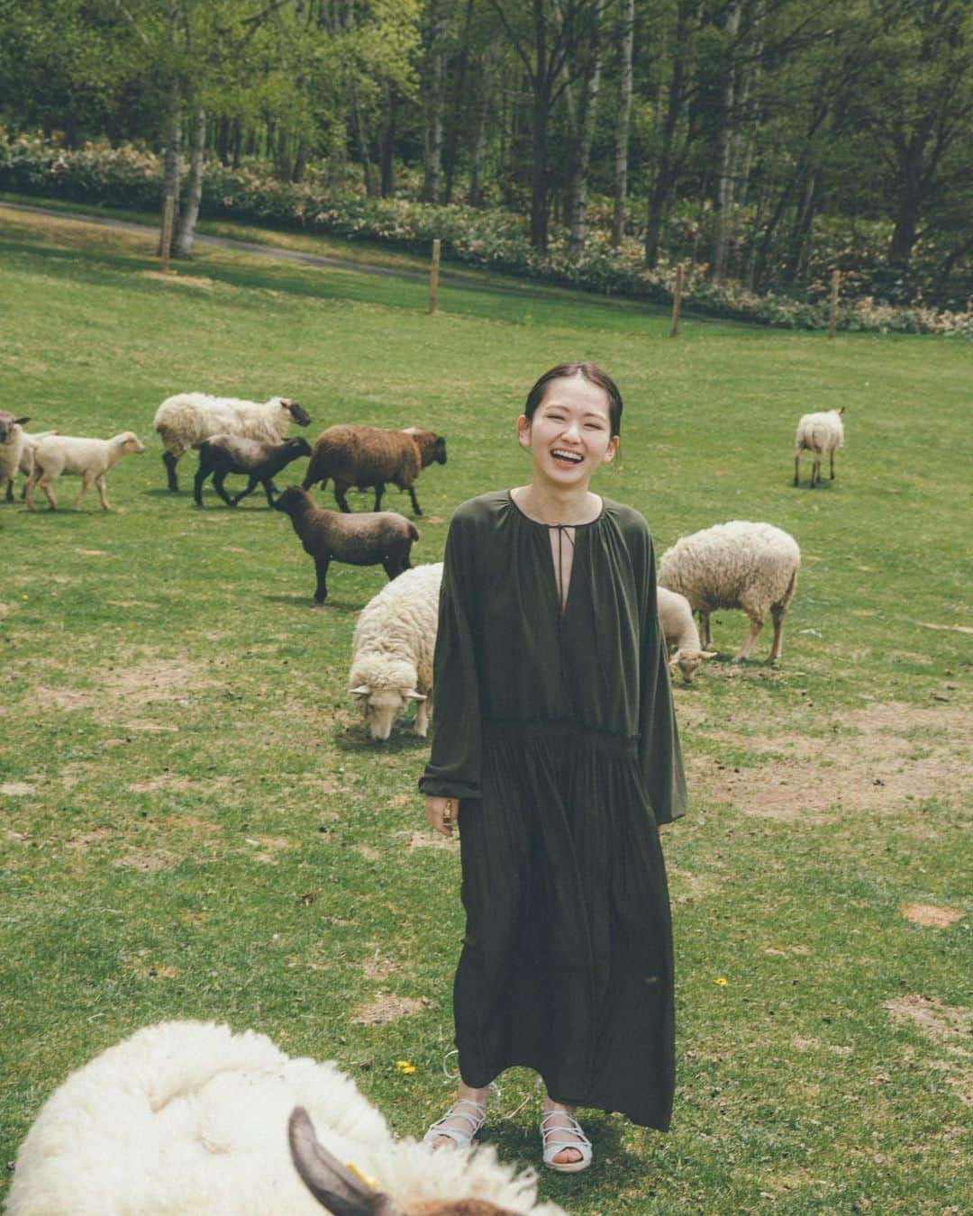 山田杏奈さんのインスタグラム写真 - (山田杏奈Instagram)「2nd写真集BLUE  アザーカット 🐏🐏 10/31までにアスマートでご予約いただいた方全員にサインをいれてのお届けとなります！ぜひ🥰」10月29日 11時39分 - anna_yamada_