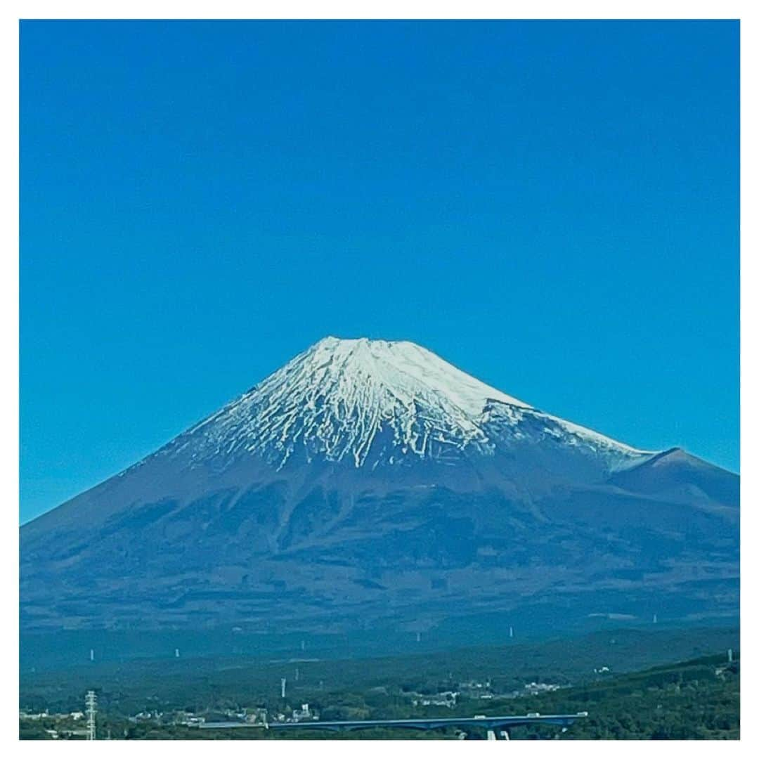 さだまさしさんのインスタグラム写真 - (さだまさしInstagram)「今日の富士山🗻 雲ひとつなく🙏 . #富士山 #さだまさし #sadamasashi」10月29日 12時38分 - sada_masashi