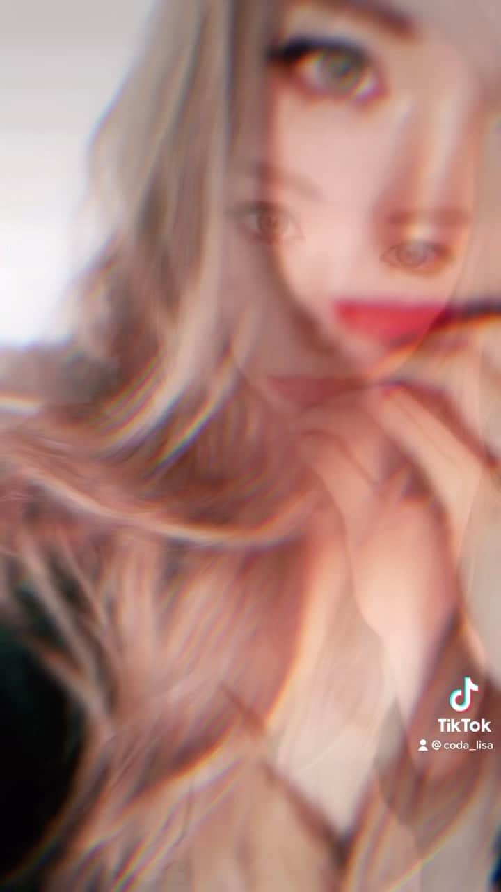 倖田梨紗のインスタグラム：「#hairchenge #tiktok #フリークルメイク #ブロンドヘアー #longhair」