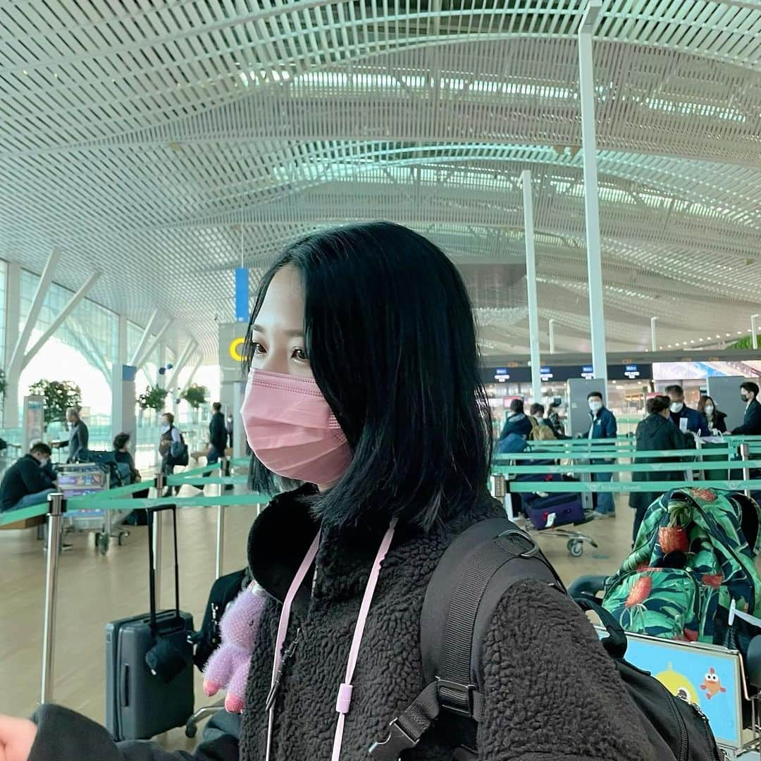 嘉味元琴音さんのインスタグラム写真 - (嘉味元琴音Instagram)「공항에서🛩 보라색 유니콘은 마야가 준 선물💜커플템🦄💜」10月29日 13時31分 - cotoc0la_