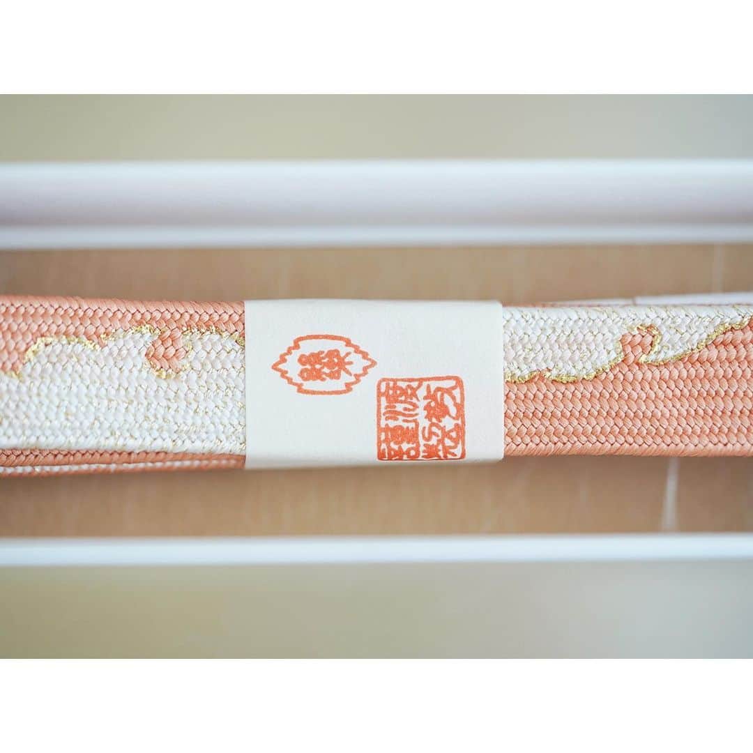 石井美保さんのインスタグラム写真 - (石井美保Instagram)「薄いサーモンピンクに雪輪柄。 帯締眺めているだけで幸せ。」10月29日 13時38分 - miho_ishii