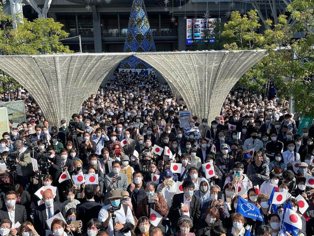 高島宗一郎さんのインスタグラム写真 - (高島宗一郎Instagram)「福岡1区、井上貴博候補の応援。安倍総理も駆けつけて熱狂！圧倒的勝利へ！ #福岡市 #博多駅 #選挙 #安倍晋三 #井上貴博 #高島市長 #福岡市長 #高島宗一郎」10月29日 15時07分 - takashima.fukuoka