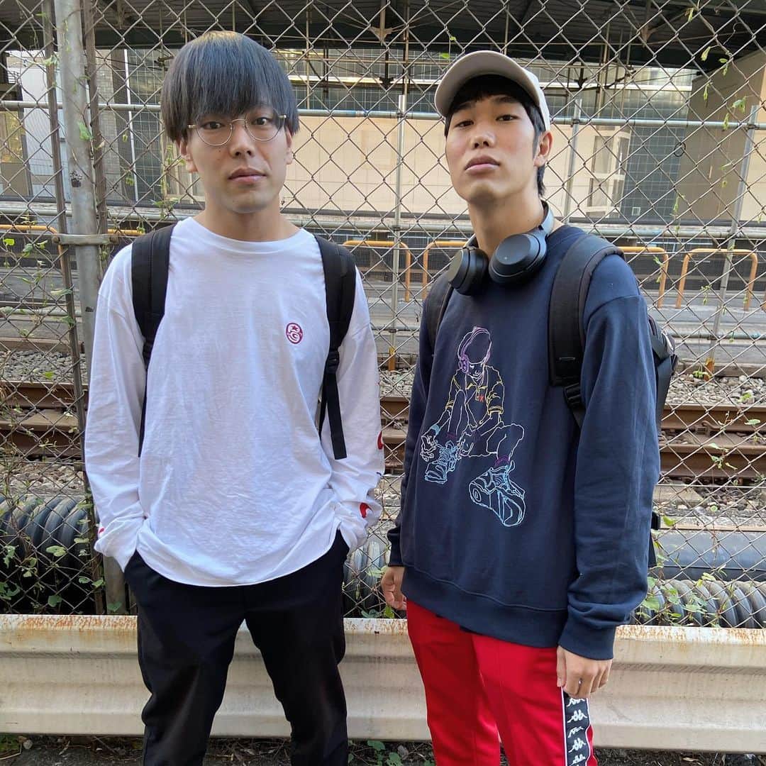 津久井コブシのインスタグラム：「僕と桃沢さんとピンポンTシャツ🏓 #グラニフ #graniph #ピンポン #松本大洋  #松本大洋全作品tシャツ化プロジェクト  #金の国」