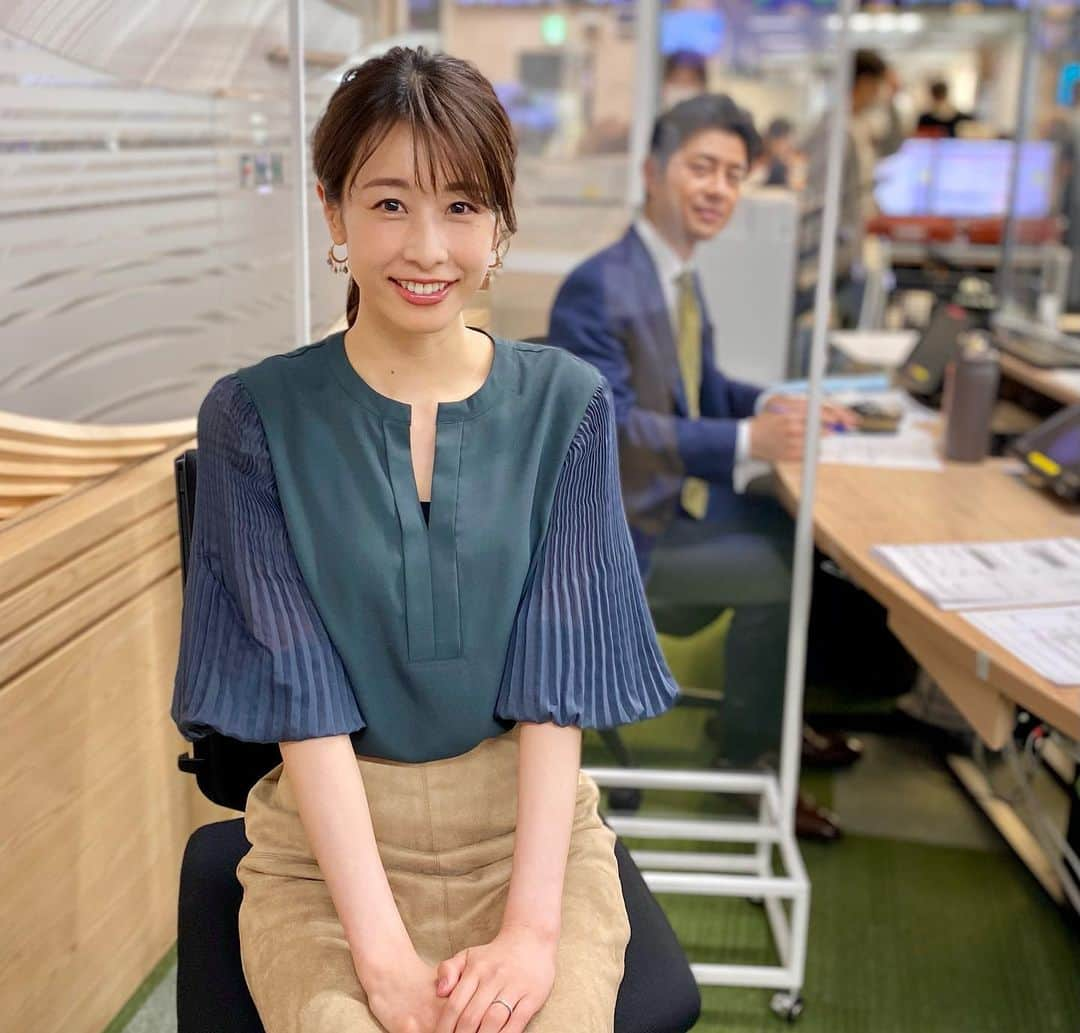 フジテレビ「プライムニュース イブニング」さんのインスタグラム写真 - (フジテレビ「プライムニュース イブニング」Instagram)「#イット ！放送中です   ●選手が選んだ #ＭＶＰ #大谷翔平 の偉業 ●#軽石 の影響ついに原発にも？ ●松丸ＳＰキャスター 宇宙と交信 ●週末の #観光地 どれくらいの人出？20カ所で調査　映画館＆アウトレット＆箱根＆京都＆北海道   きょうもぜひご覧ください #加藤綾子 @ayako_kato.official #榎並大二郎 @enami_daijiro   #木村拓也 @takuya.kimura0801   #石本沙織   #松丸亮吾   #ガチャピン @gachapin_official #三井良浩   #小室瑛莉子 #フジテレビ #アナウンサー 公式HP：https://www.fujitv.co.jp/livenews_it/ FNNプライムオンライン：https://www.fnn.jp/」10月29日 15時51分 - livenews_it