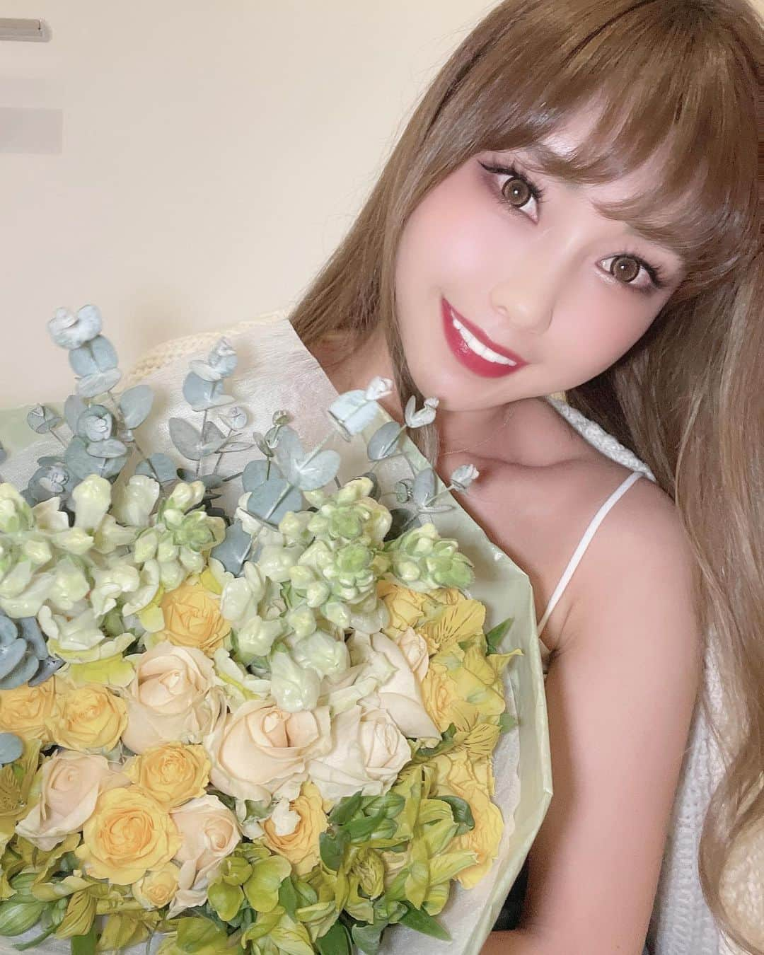 Rieさんのインスタグラム写真 - (RieInstagram)「. 💐💐💐 ・ お花とポケモンケーキ🎂🥰 可愛いいい❤️❤️❤️ ・ さ、今日から31日までハロウィン楽しむぞっ🎃❤️‍🔥 ・ ・ ・ #ポケモン #アイスケーキ #モンスターボール #花束 #ハロウィン」10月29日 16時46分 - rierica_poledancer