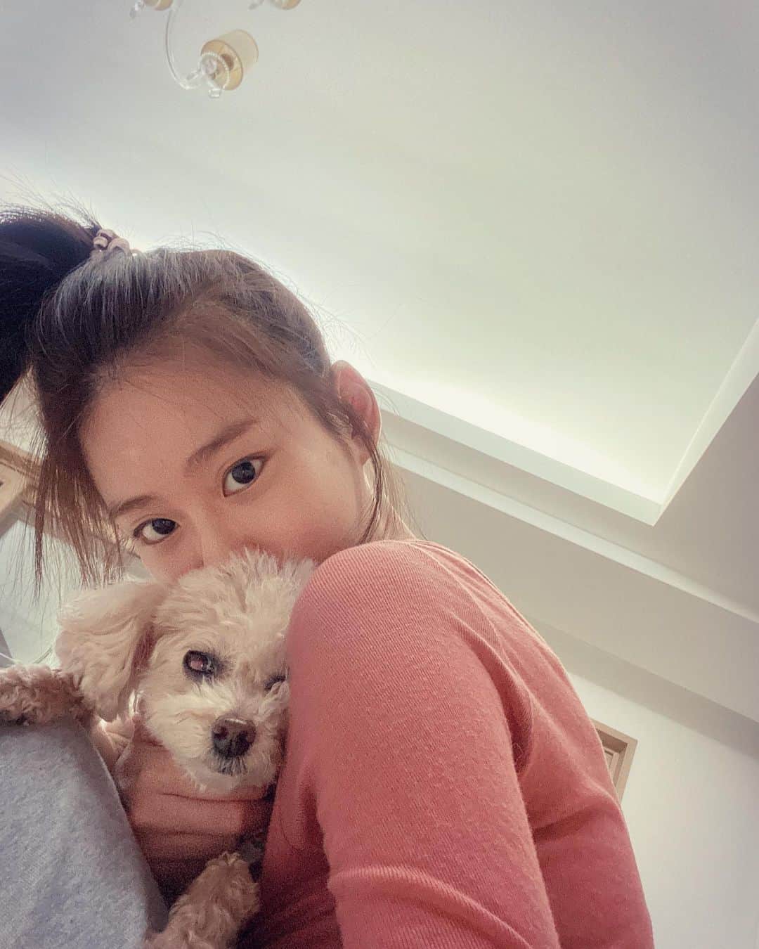 ハン・スンヨンのインスタグラム：「#Nubi 비누를 거꾸로」