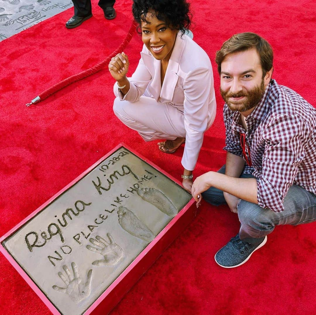 レジーナ・キングさんのインスタグラム写真 - (レジーナ・キングInstagram)「Soooo this happened yesterday. Hollywood Hand and Footprint ceremony! Wow what a moment. To be cemented forever in the city where I was born and bred was a surreal and emotional moment surrounded by family and friends. Thank you Netflix! Thank you TCL theatre! Filled with so much gratitude 🙌🏾👣」10月30日 4時37分 - iamreginaking