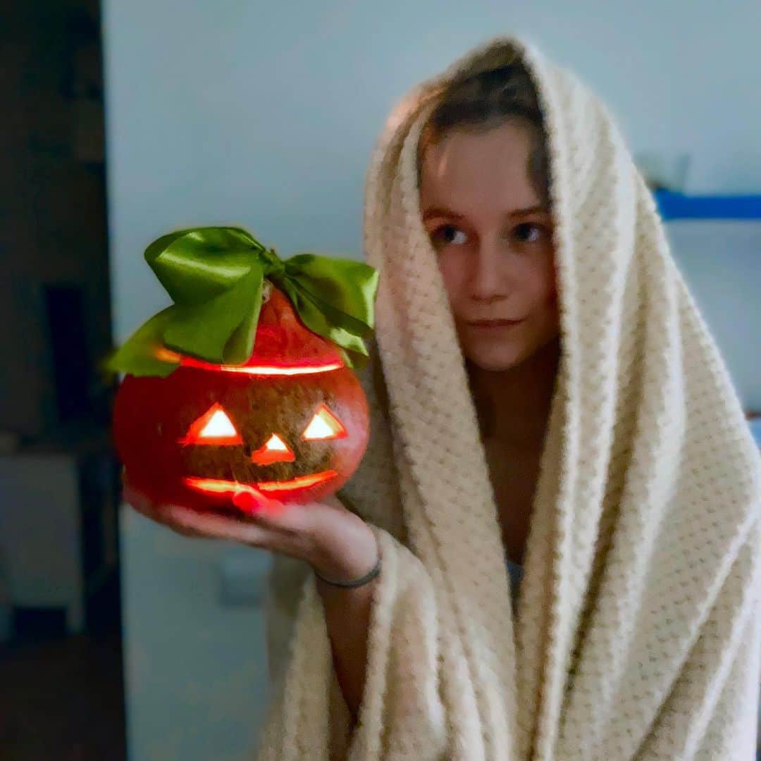セラフィマ・サハノヴィッチのインスタグラム：「🎃 ugh🎃」