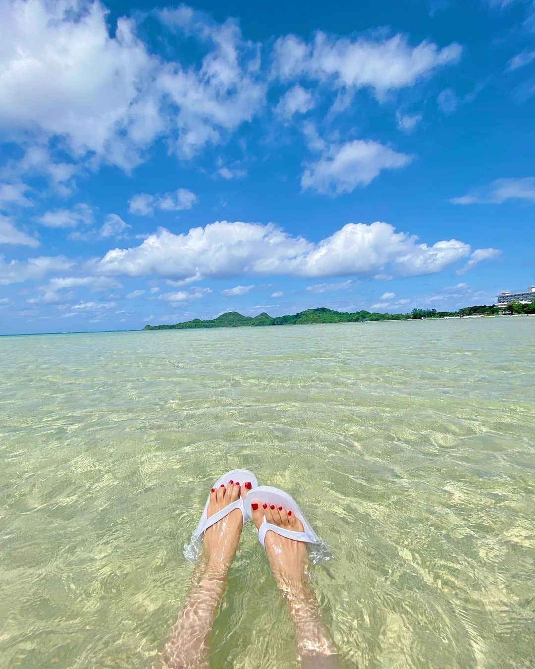 遠藤 玲奈 /endo renaのインスタグラム：「どこまでも青くて透明  #🏖️」