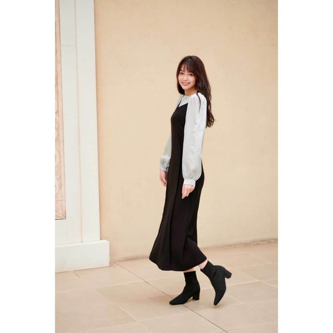 吉澤遥奈のインスタグラム：「🤍🤍🤍 ・ ・ ・ #glam#モデル#fashion#straight#黒髪ロング#ワンピース#model#glam#コーデ#ブーツ#巻き髪」